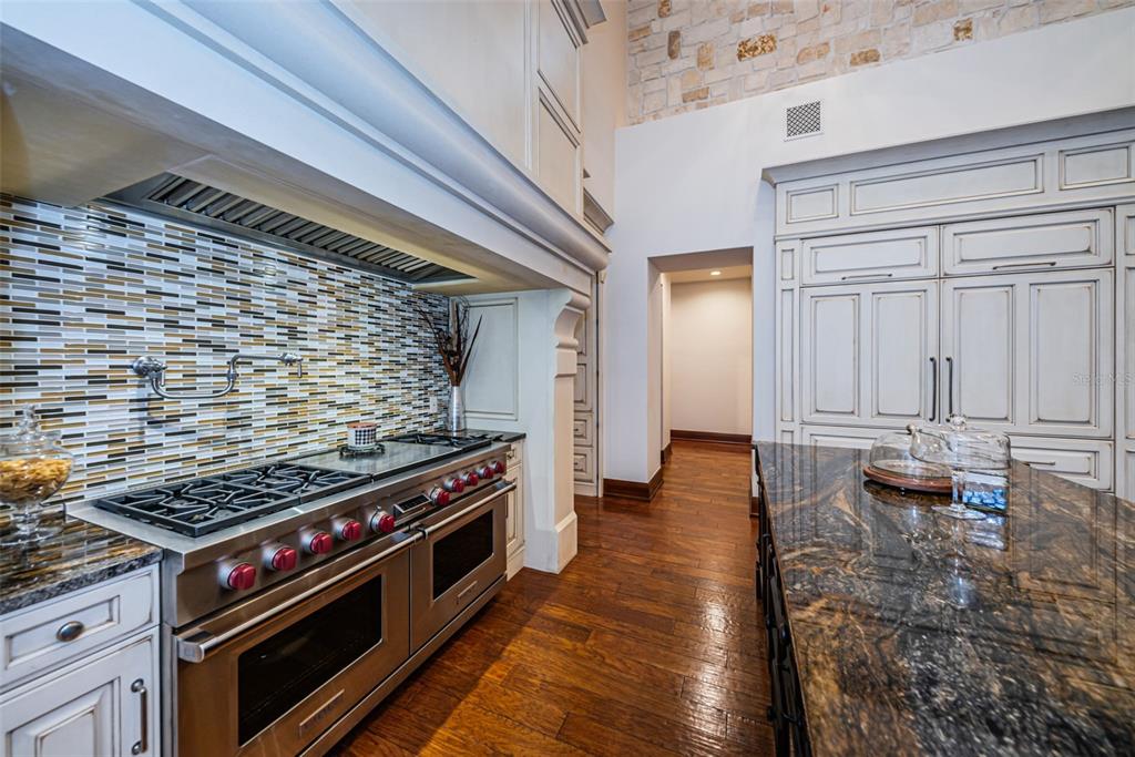 BAYOU CLUB - Residential