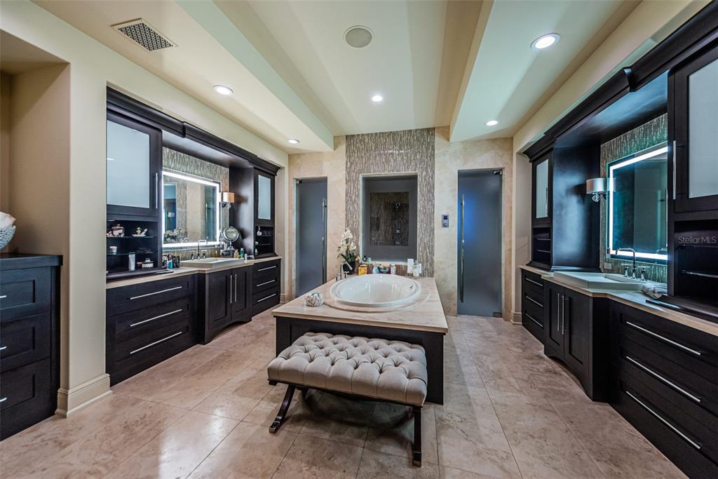 BAYOU CLUB - Residential