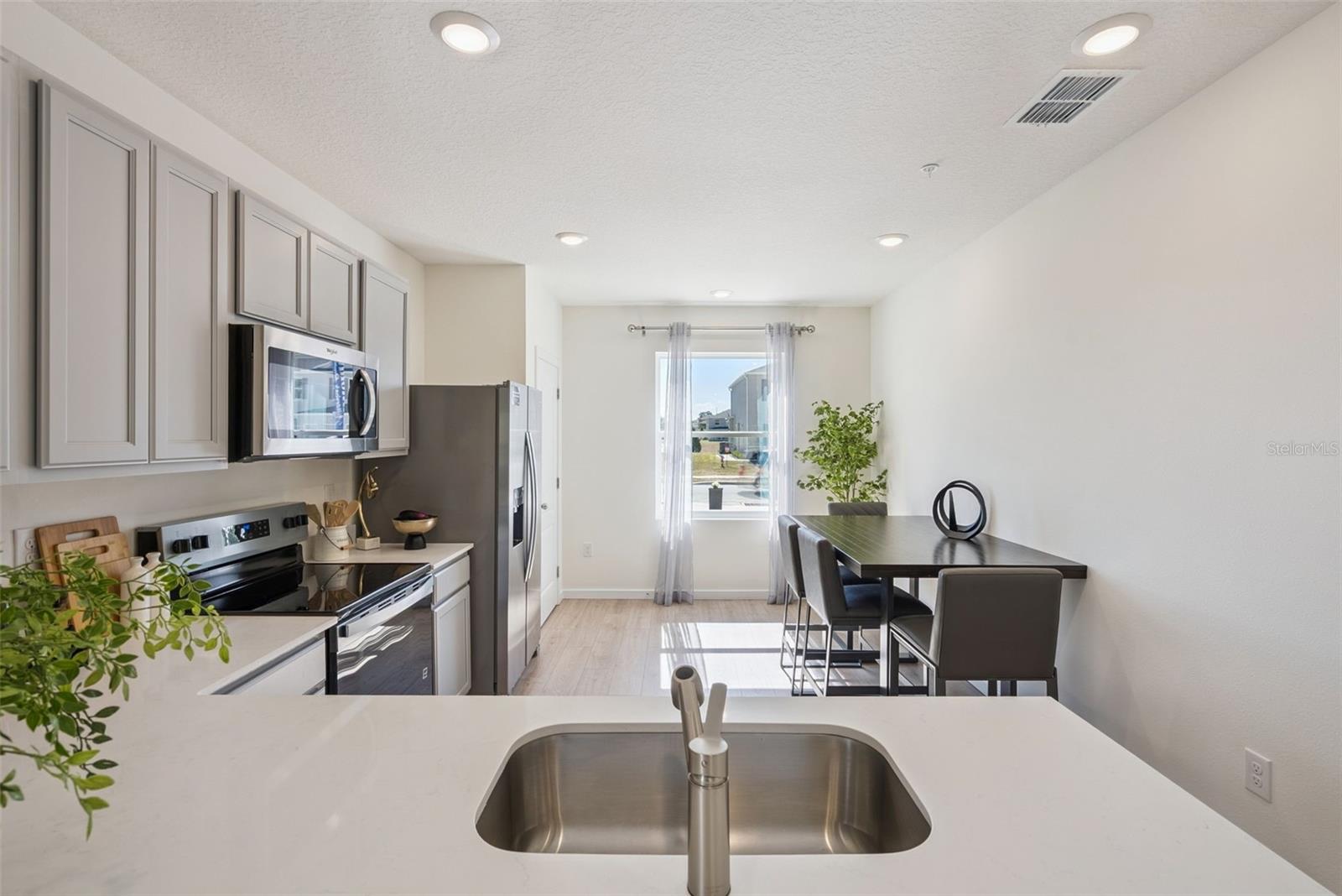 OAK POINTE - Residential