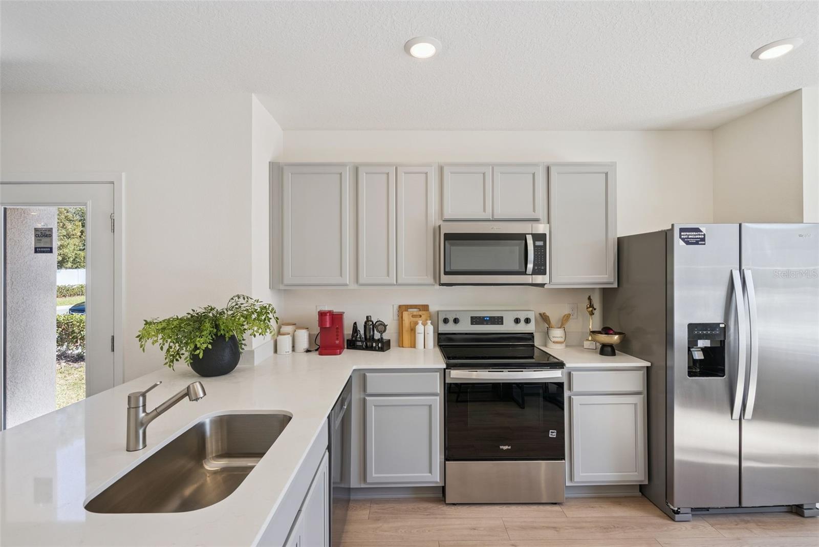 OAK POINTE - Residential