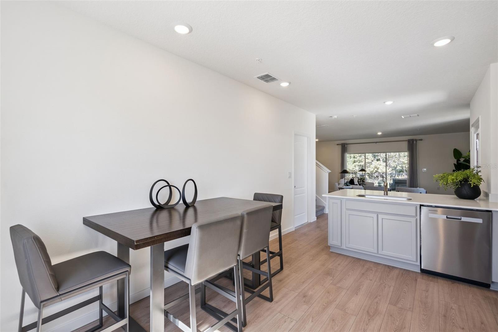 OAK POINTE - Residential