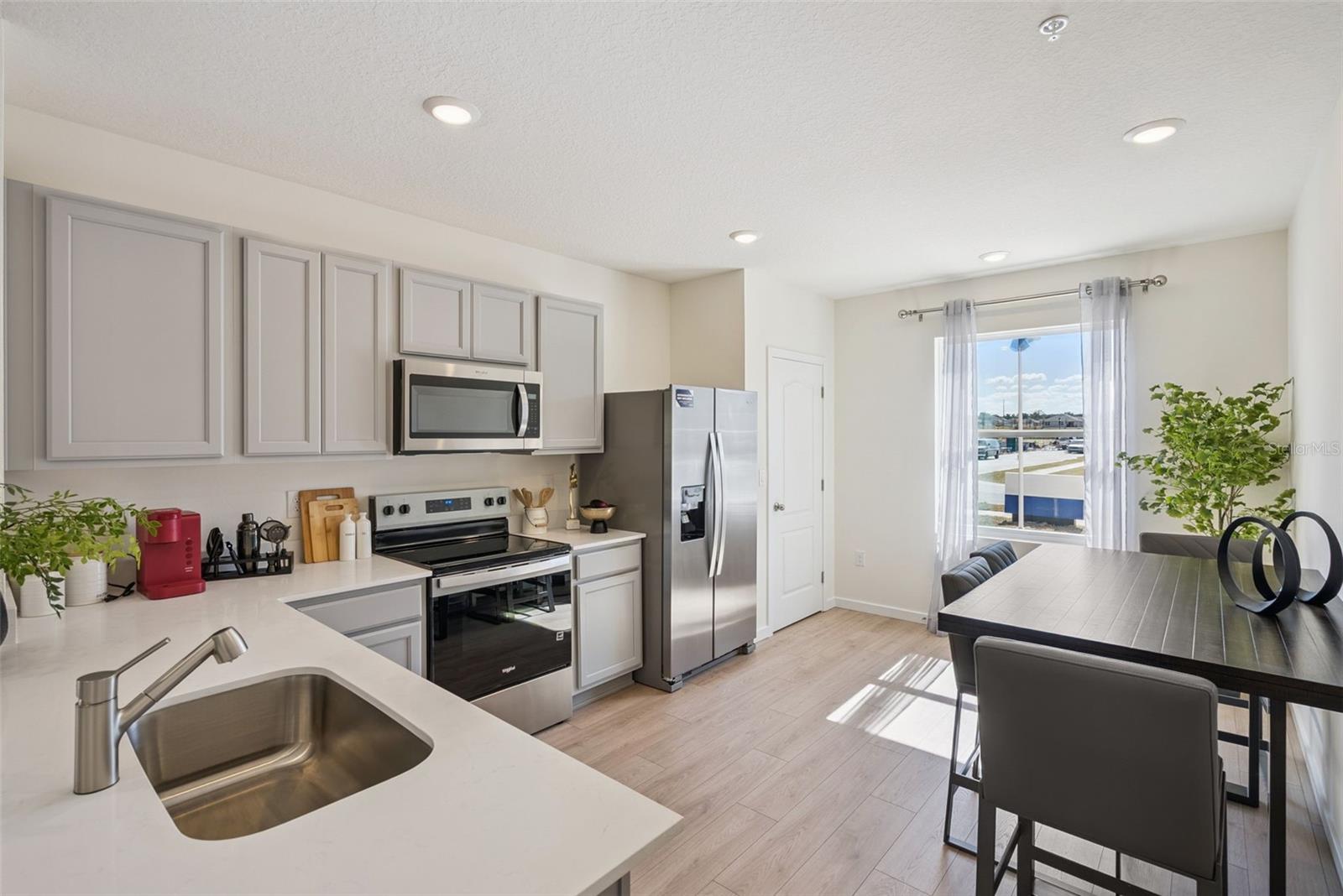 OAK POINTE - Residential