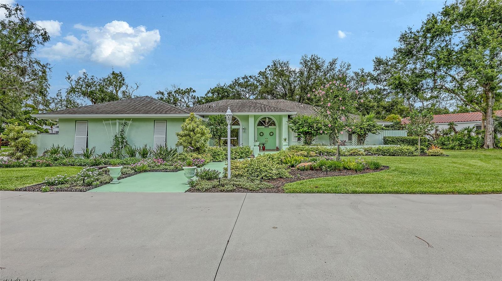 7604 WEEPING WILLOW CIRCLE