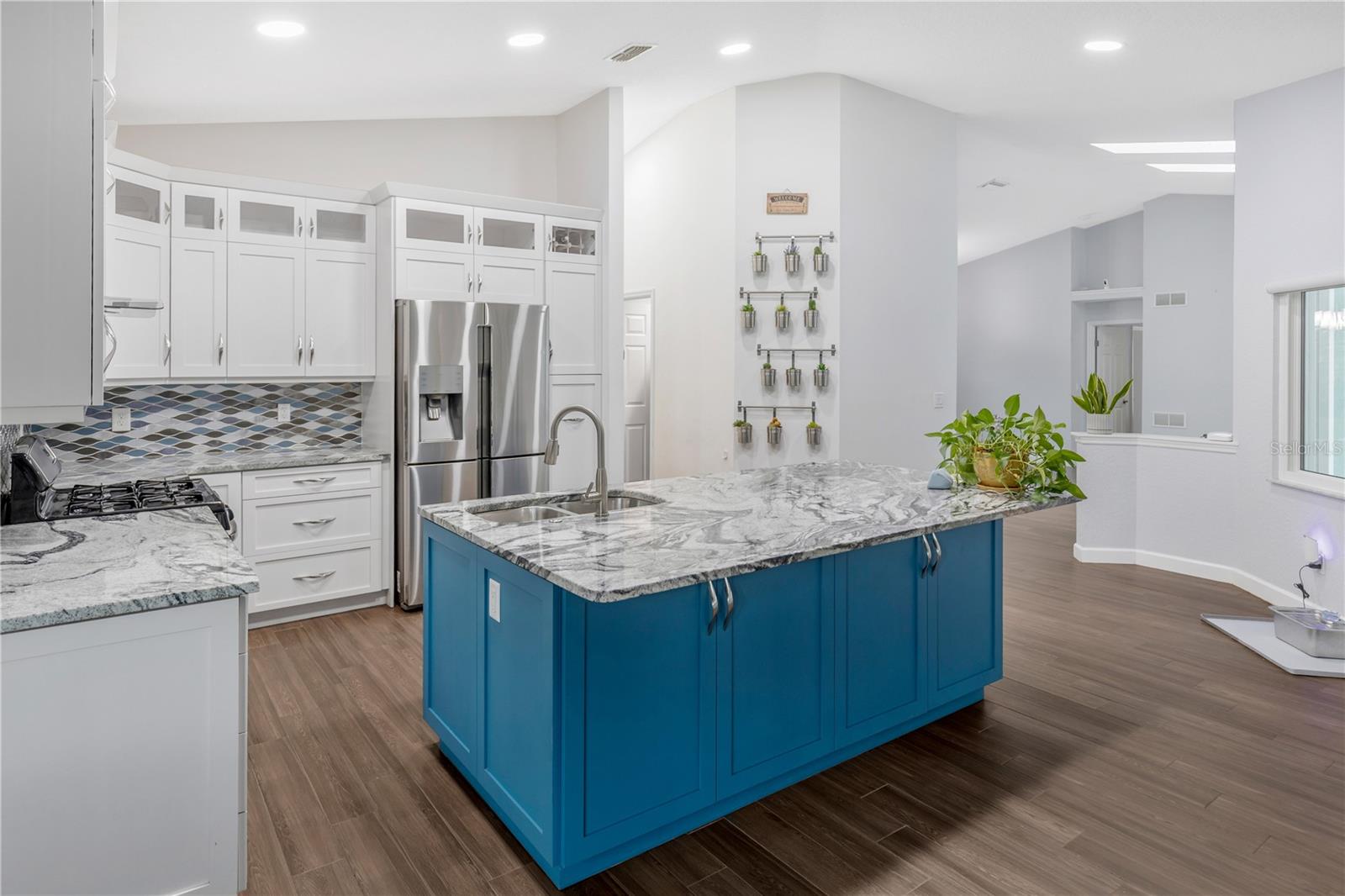 WHITCOMB PLACE - Residential
