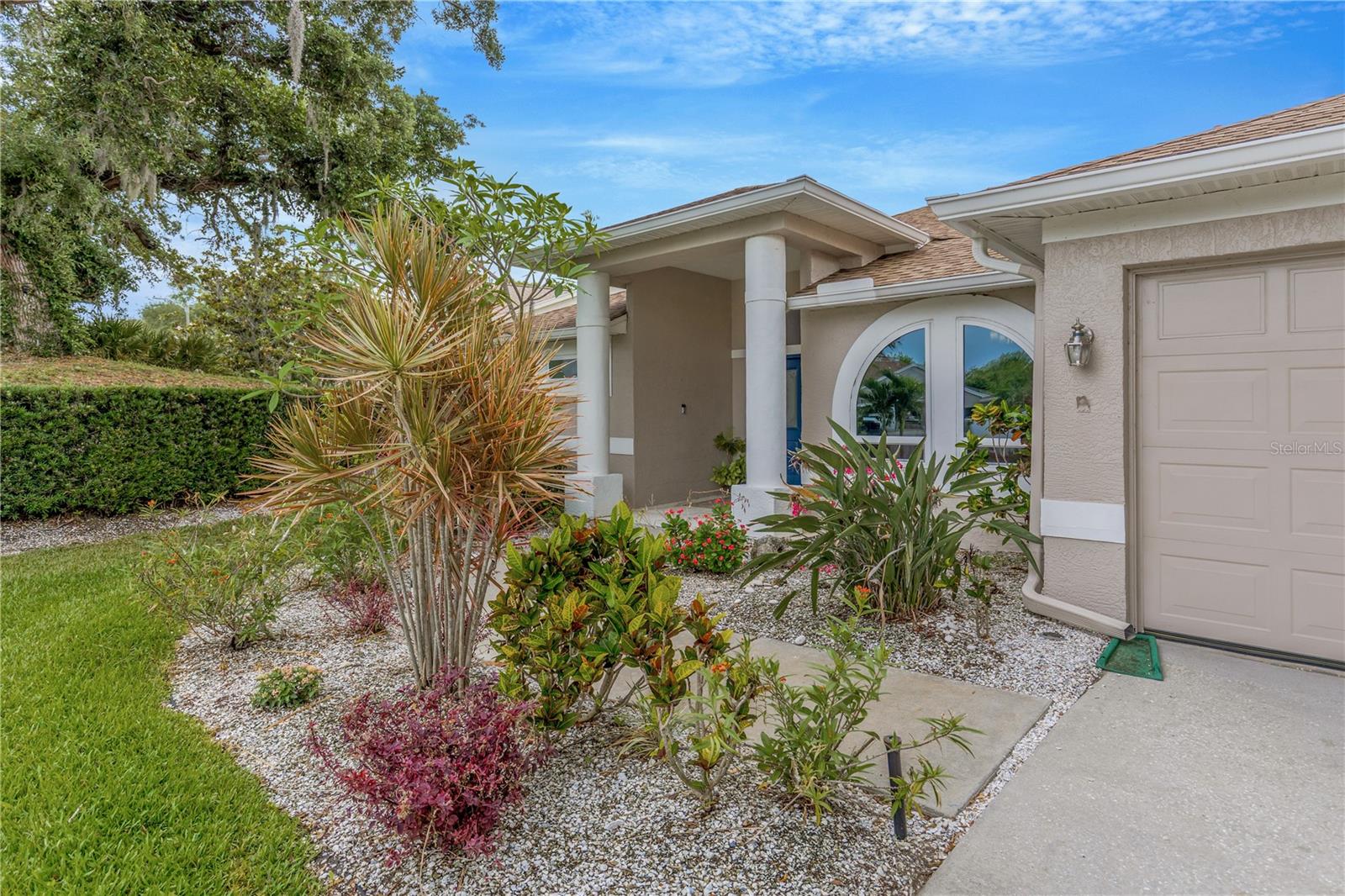 727 HIDDEN LAKE DRIVE