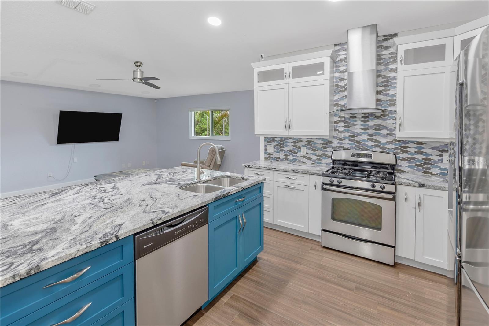 WHITCOMB PLACE - Residential