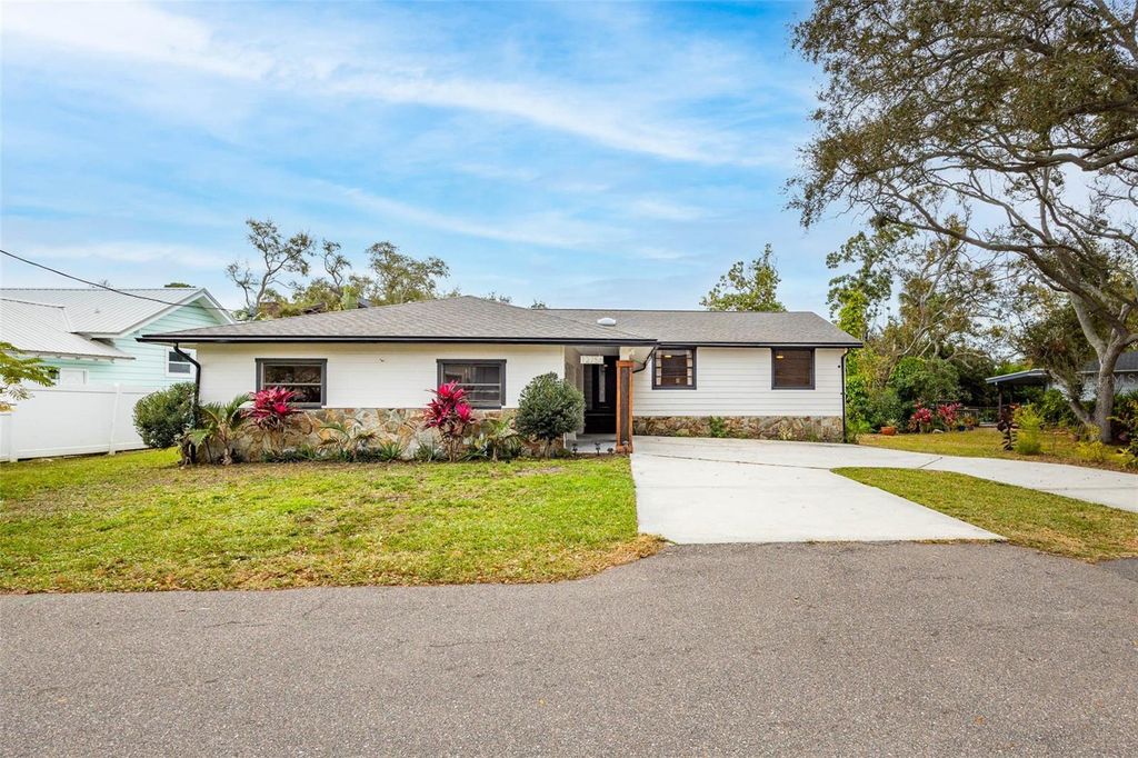 Photo of 12756 Poinsettia Avenue, Seminole, FL 33776 (MLS # TB8493469)