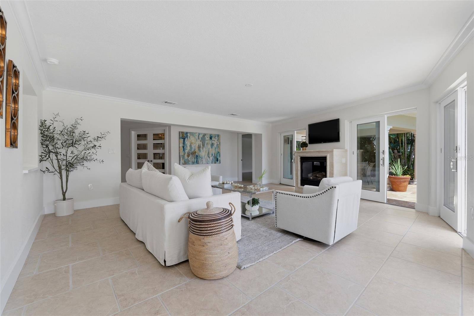 VENETIAN ISLES - Residential