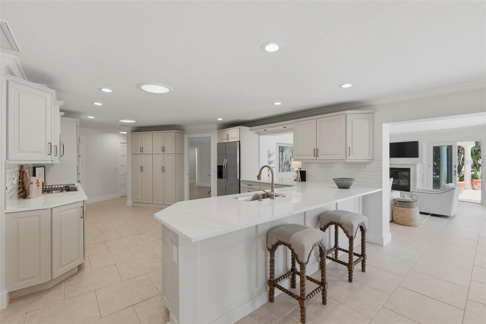 VENETIAN ISLES - Residential