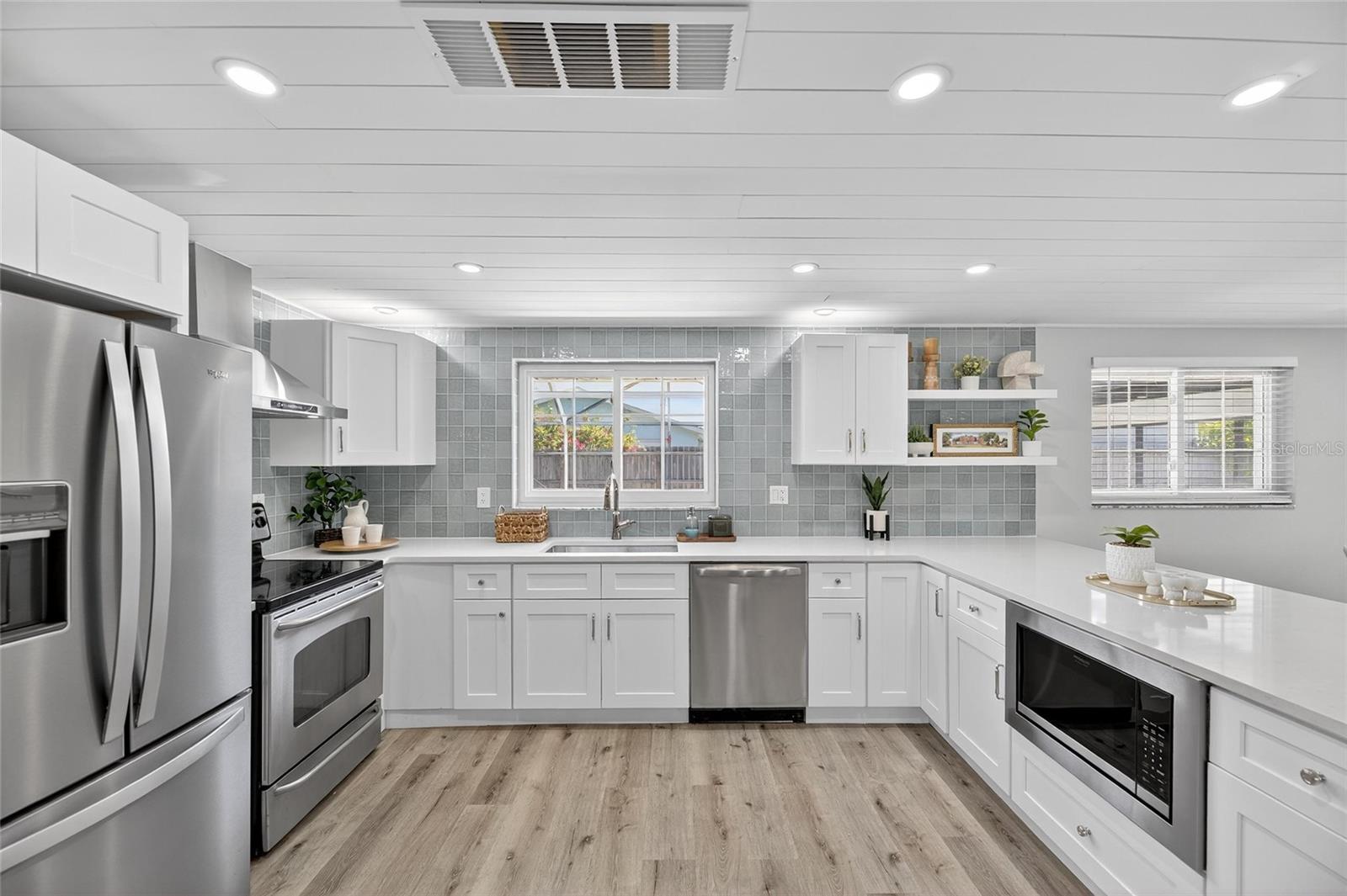 APOLLO BEACH UNIT TWO - Residential