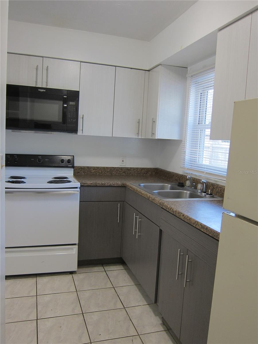 SUGARFOOT OAKS - Residential Lease