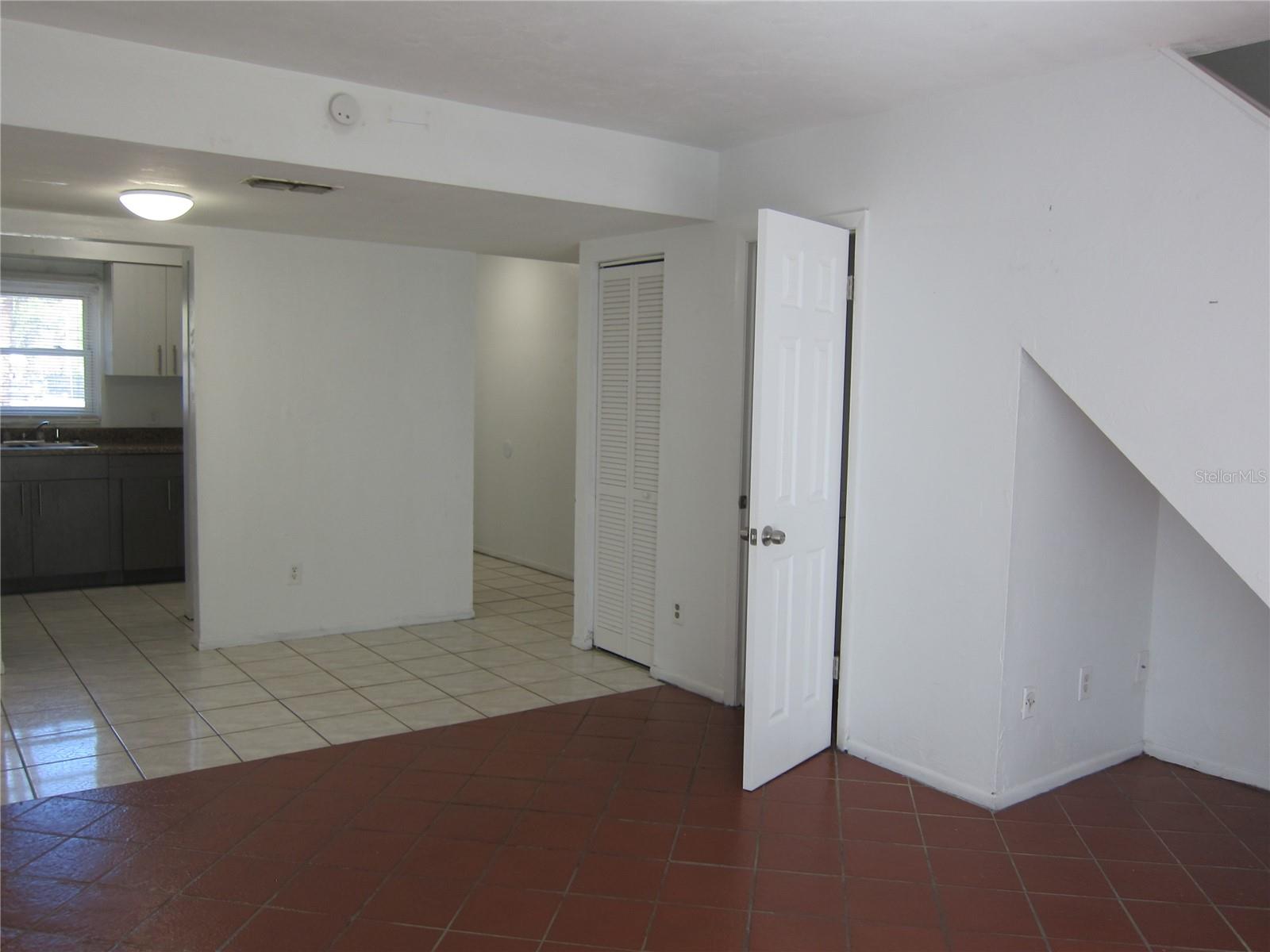 SUGARFOOT OAKS - Residential Lease