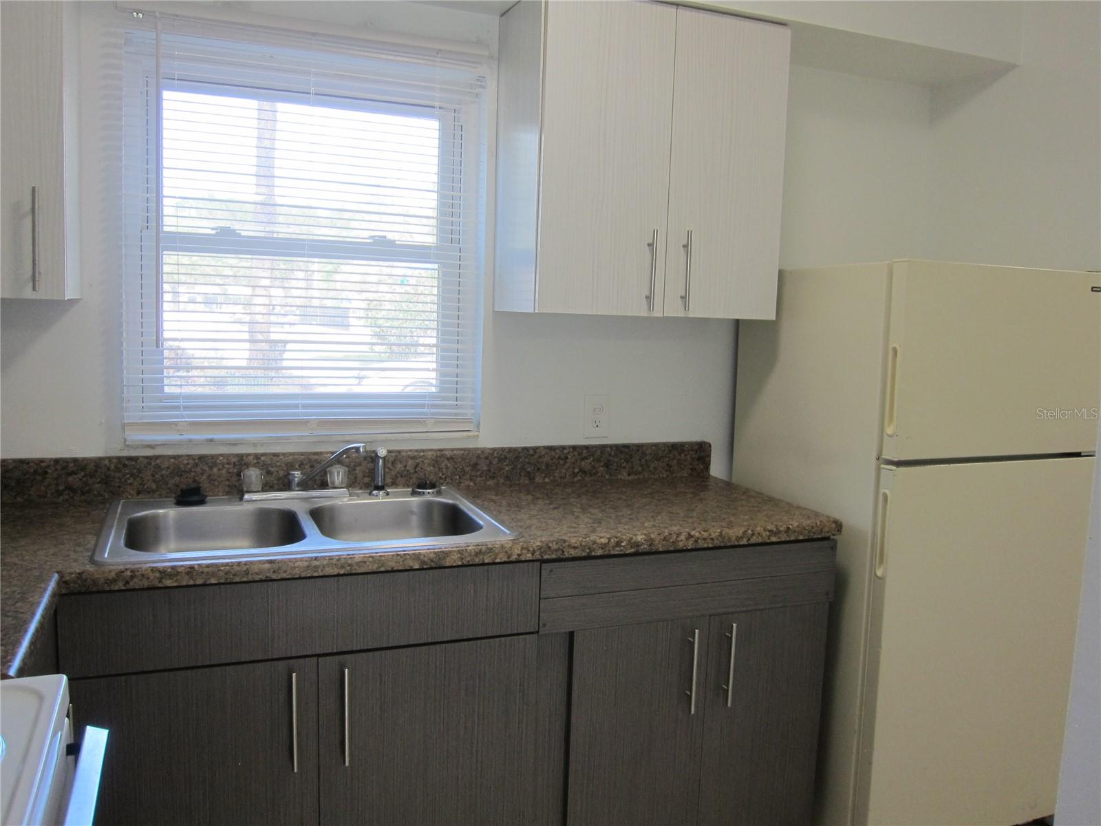 SUGARFOOT OAKS - Residential Lease