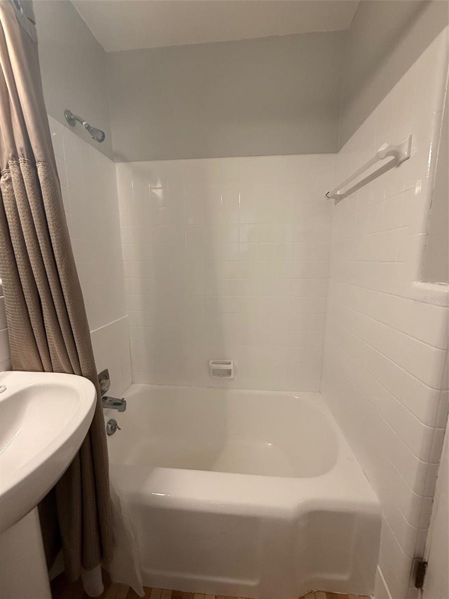 PELICAN GARDENS - Residential Income