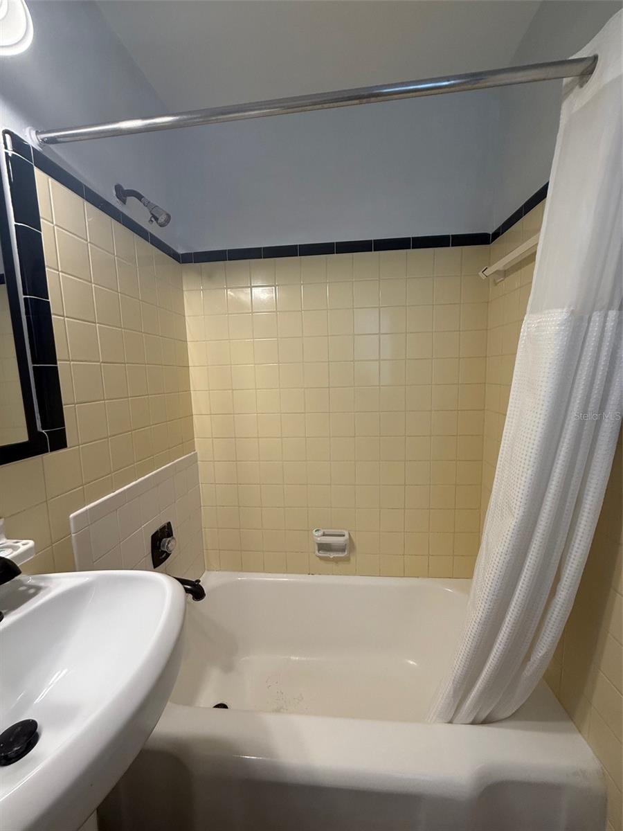 PELICAN GARDENS - Residential Income