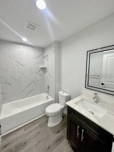 18 LARCH RUN COURT
