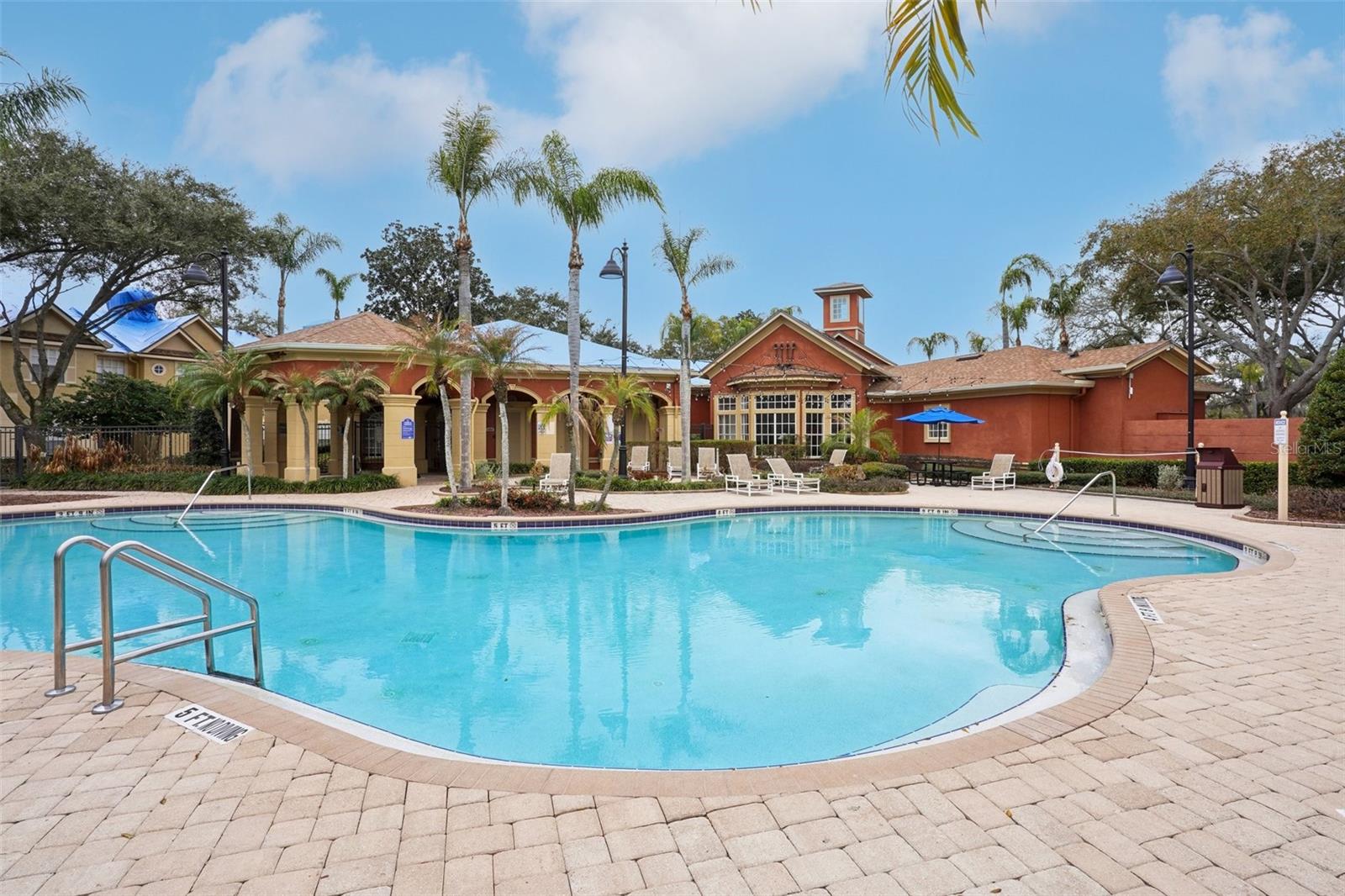 CRESCENT PLACE AT LAKE LOTUS CONDO - Residential