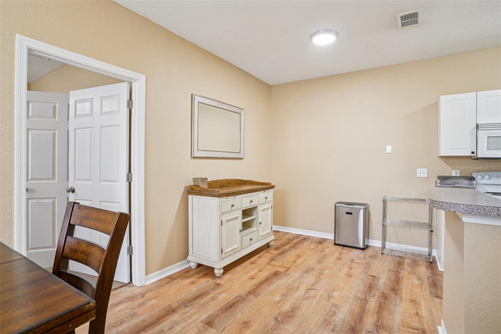 CRESCENT PLACE AT LAKE LOTUS CONDO - Residential