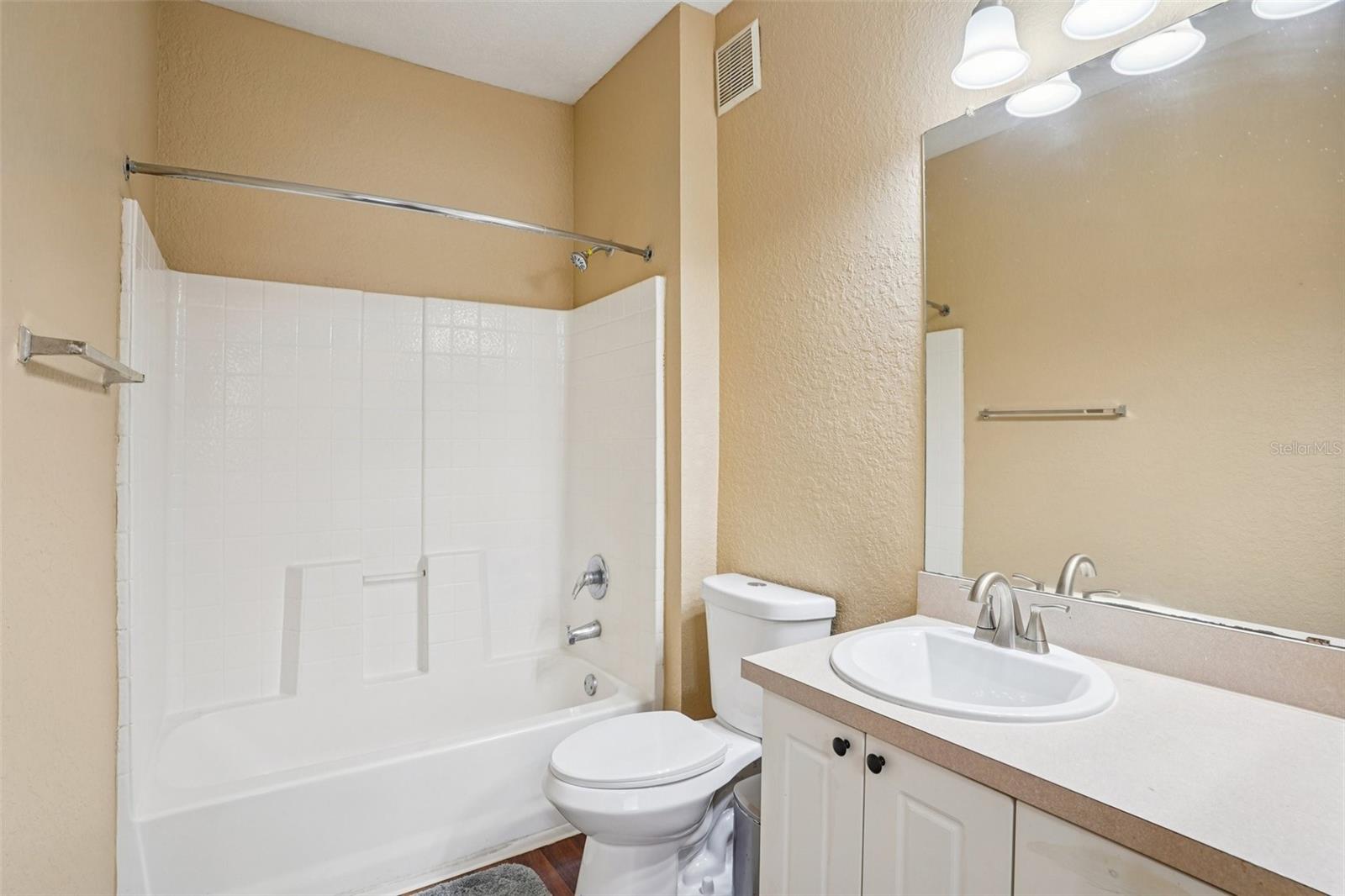 CRESCENT PLACE AT LAKE LOTUS CONDO - Residential