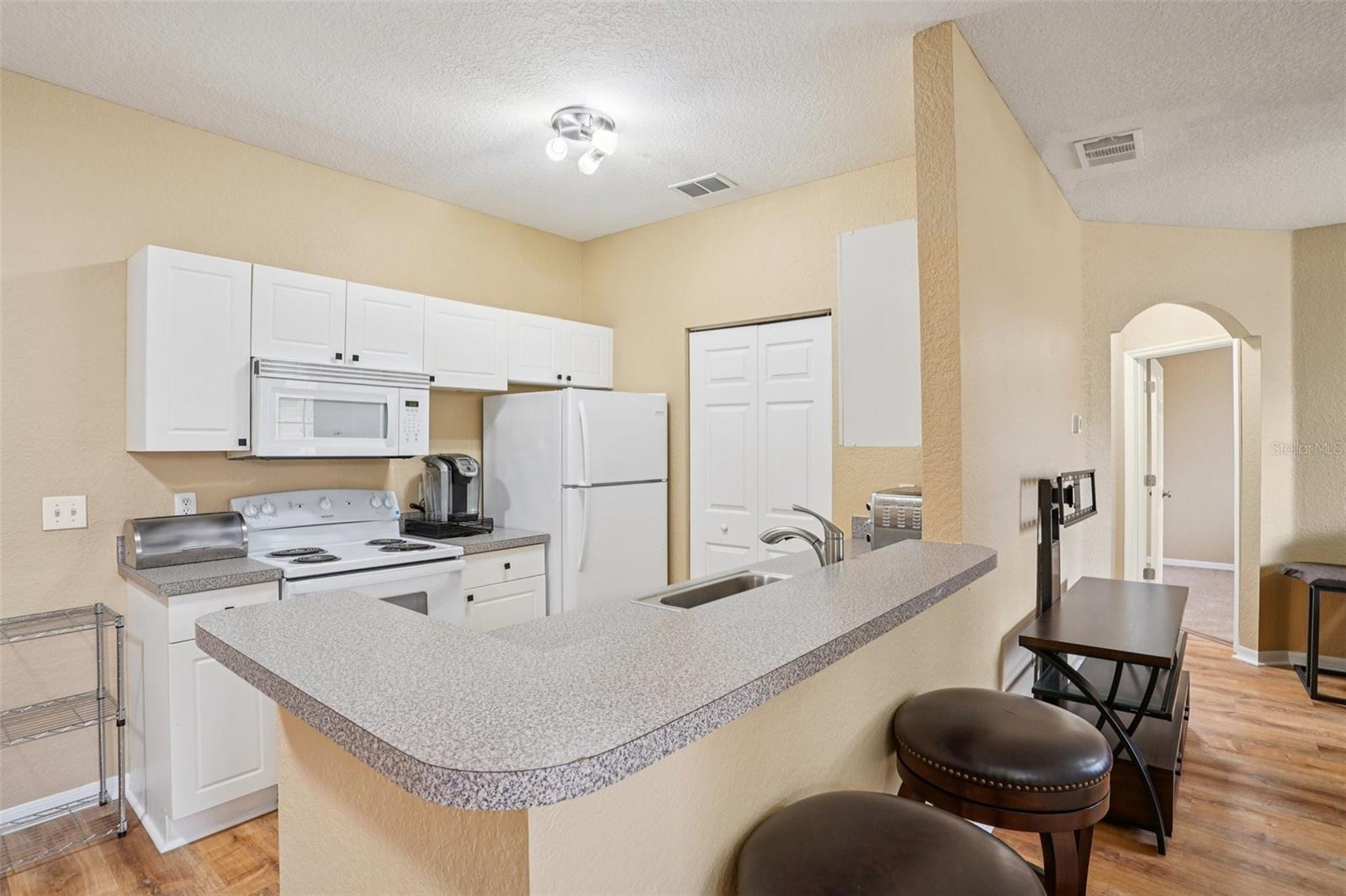 CRESCENT PLACE AT LAKE LOTUS CONDO - Residential