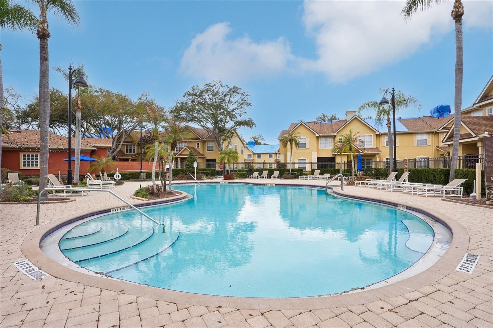 CRESCENT PLACE AT LAKE LOTUS CONDO - Residential