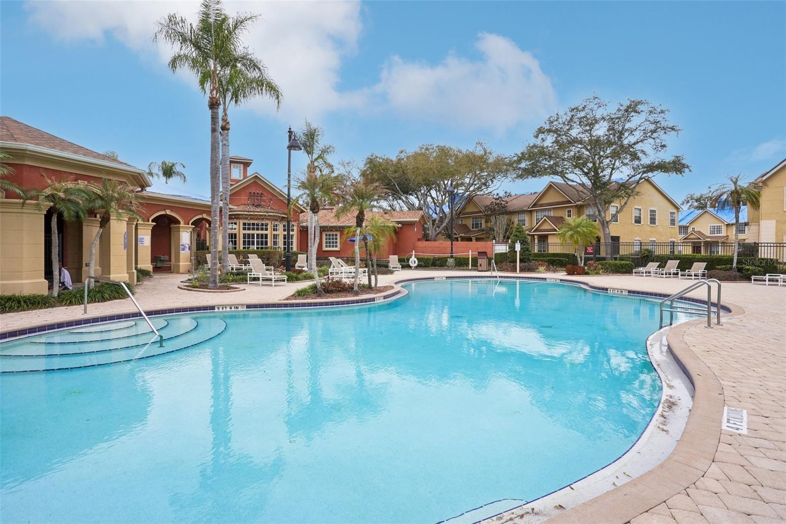 CRESCENT PLACE AT LAKE LOTUS CONDO - Residential