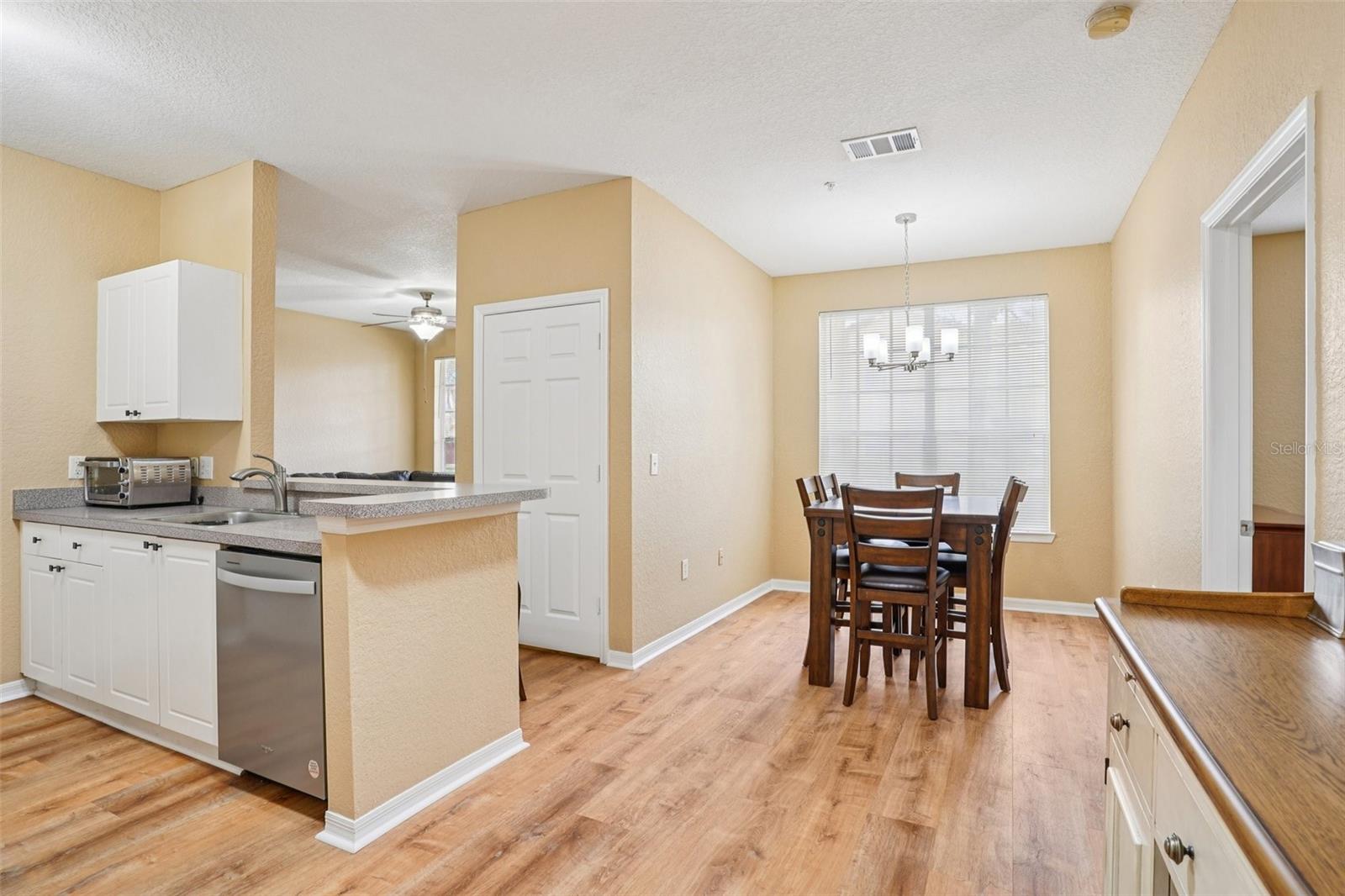 CRESCENT PLACE AT LAKE LOTUS CONDO - Residential