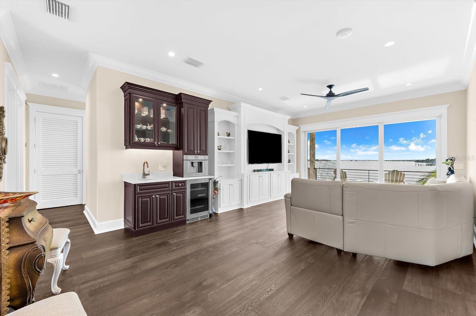 SUNRISE PARK - Residential