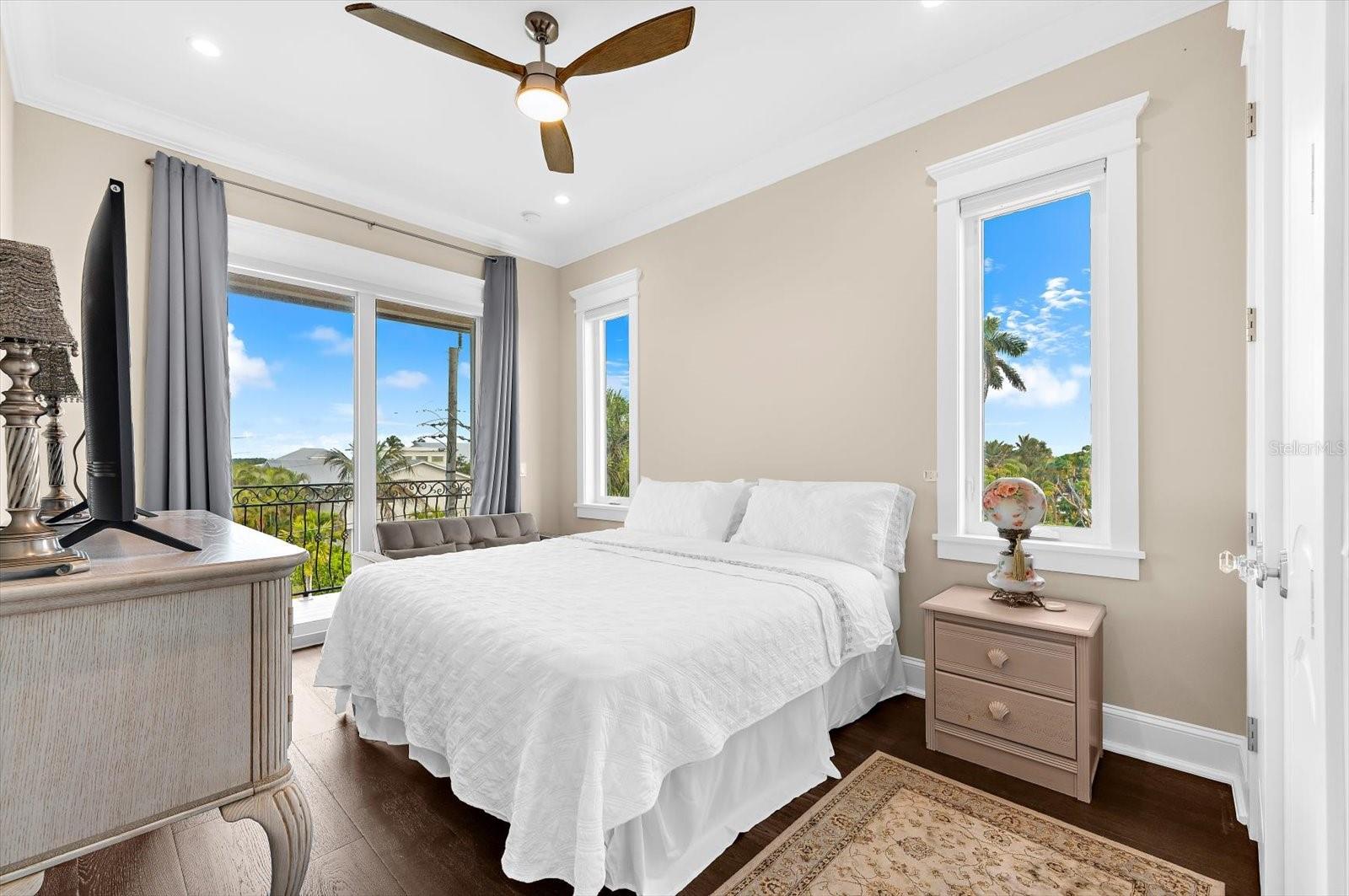 SUNRISE PARK - Residential