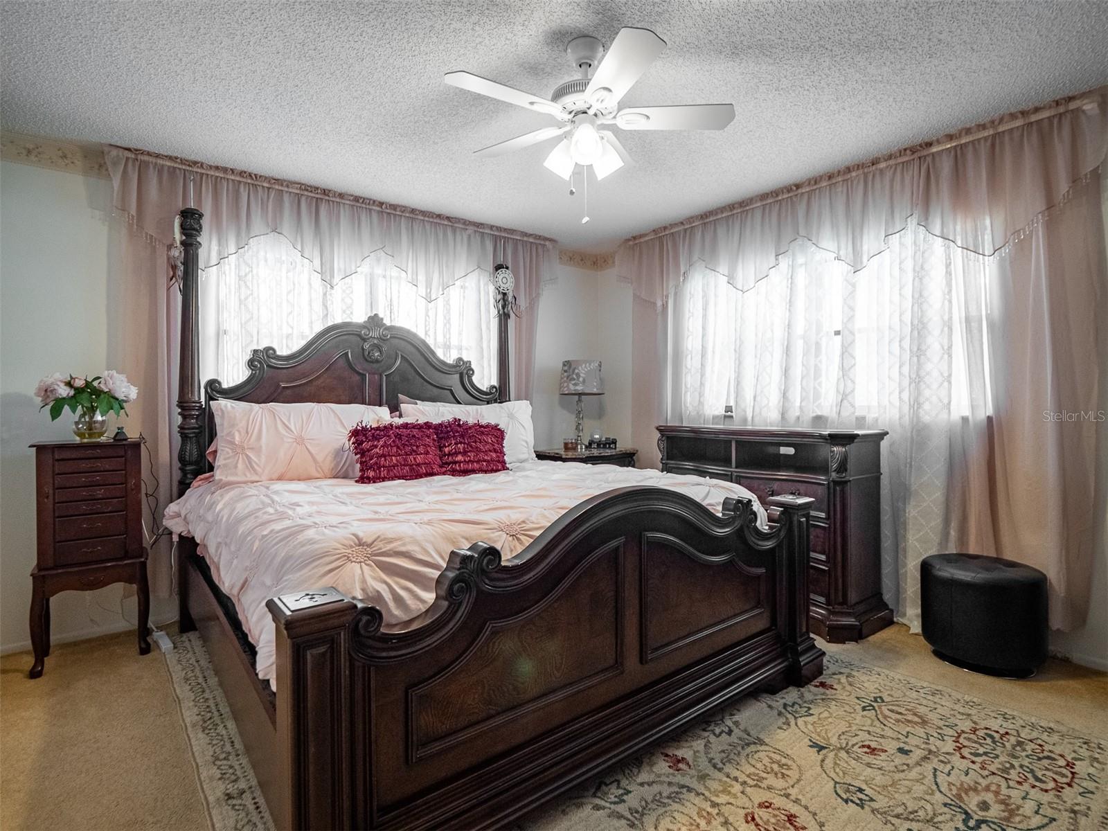 RAVENSWOOD VILLAGE - Residential