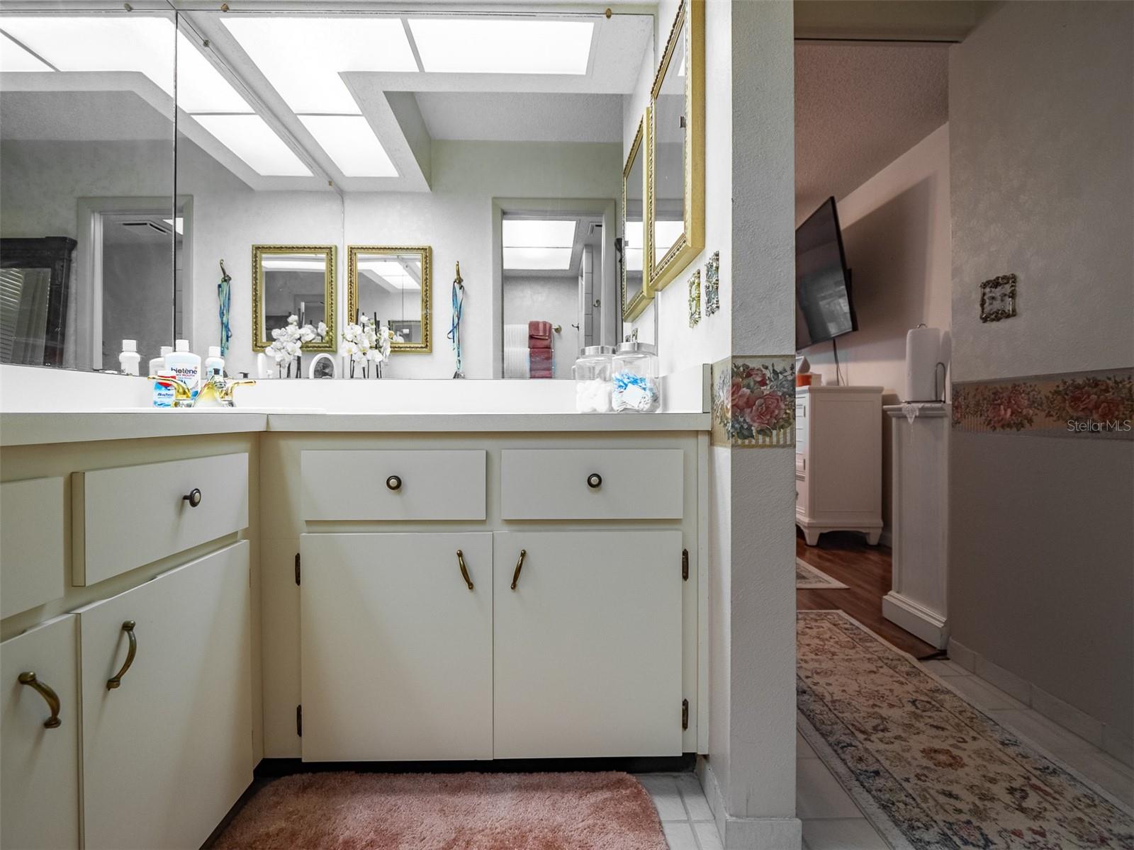 RAVENSWOOD VILLAGE - Residential