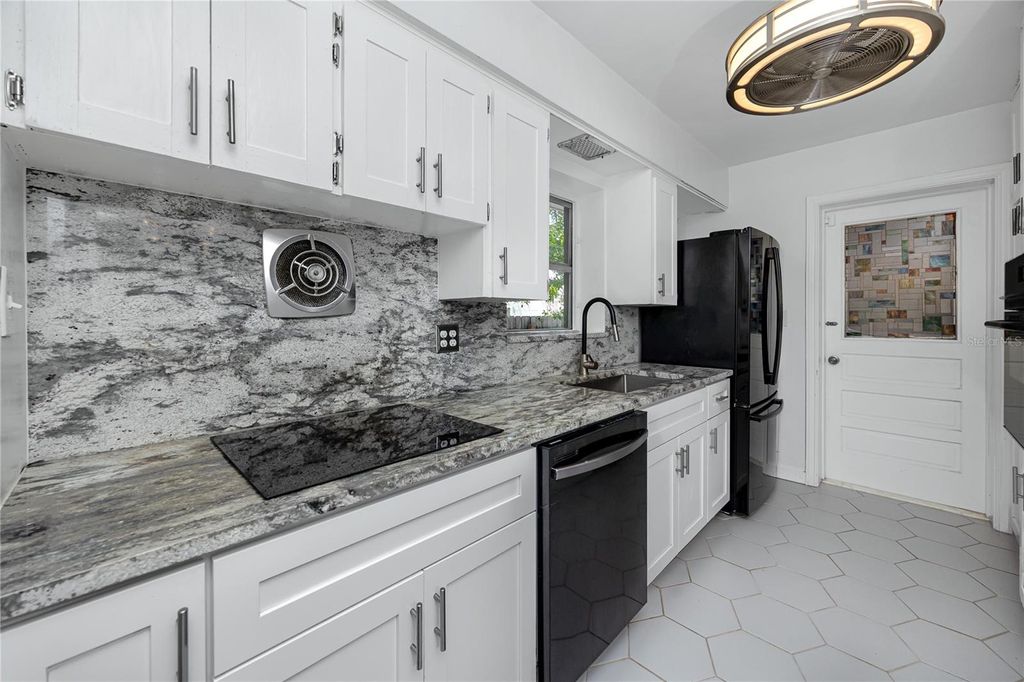 Photo of 630 Jasmine Way S, St Petersburg, FL 33705 (MLS # TB8504812)