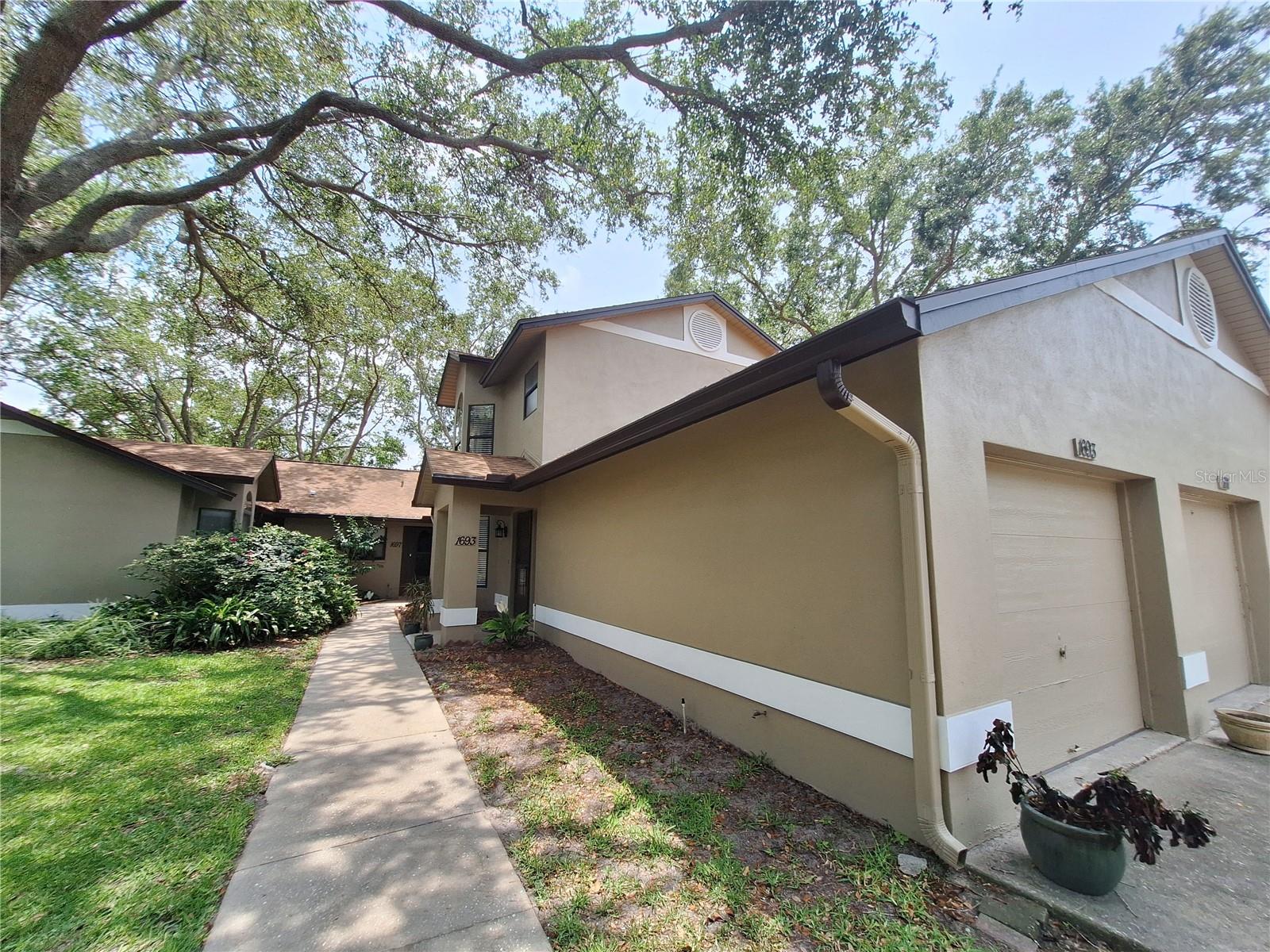 1693 FRY COURT