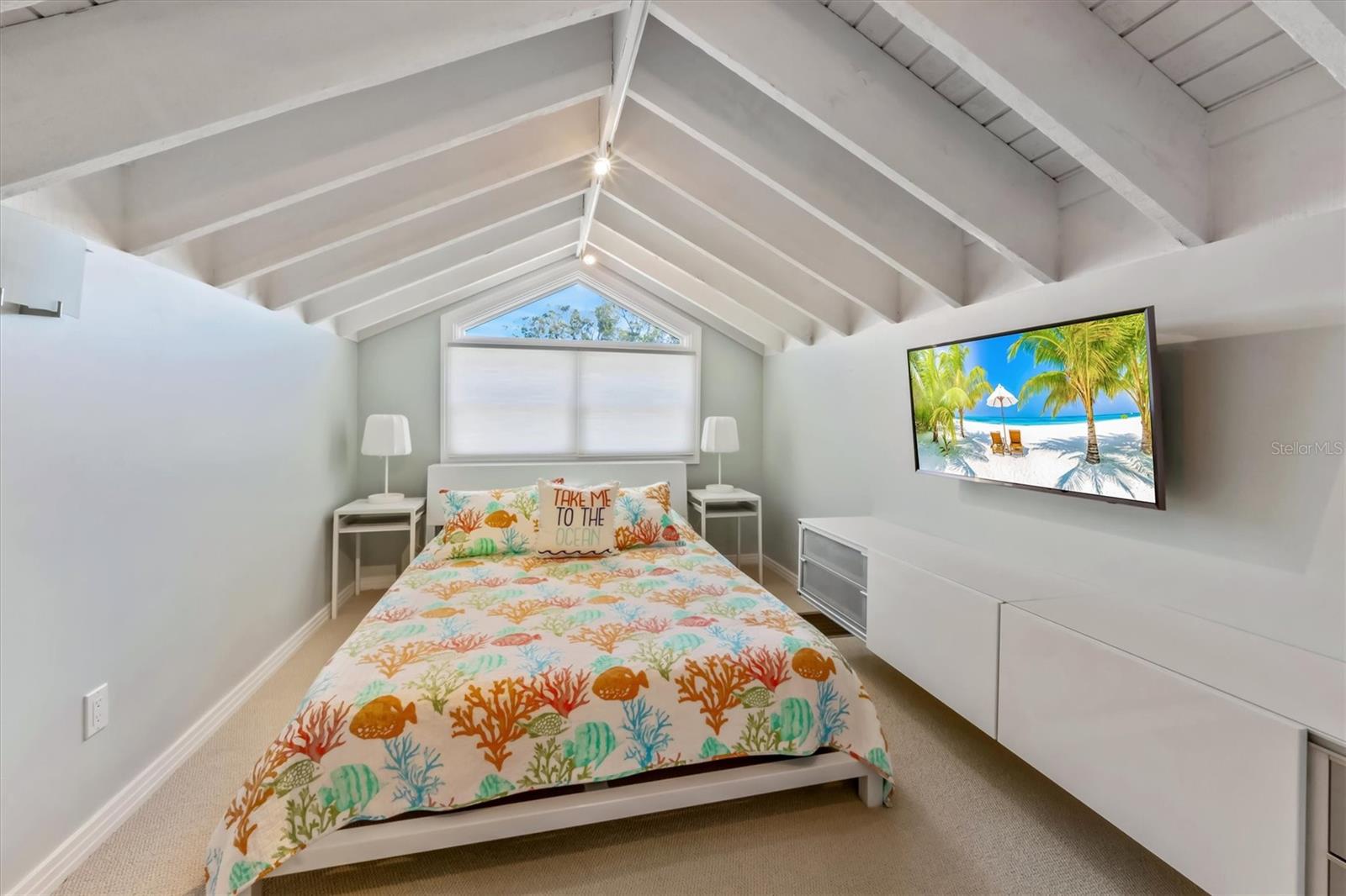 ISLAND CEDARS - Residential