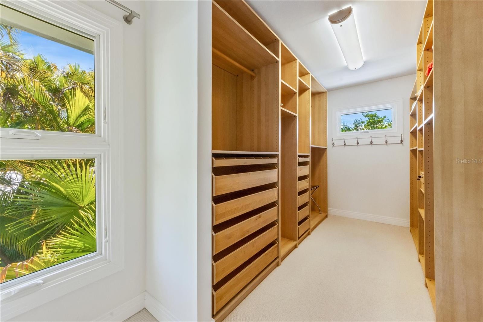 ISLAND CEDARS - Residential