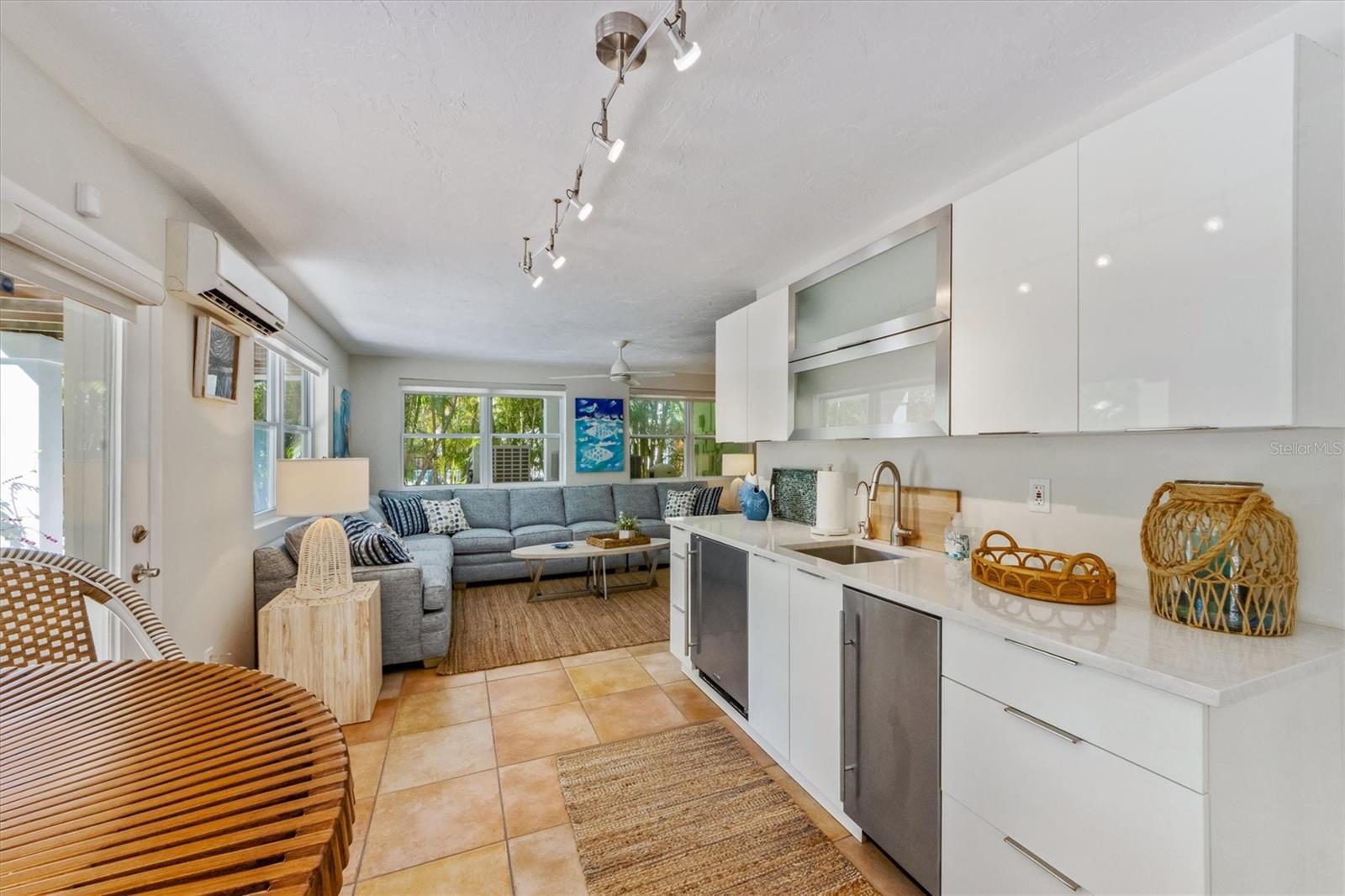 ISLAND CEDARS - Residential