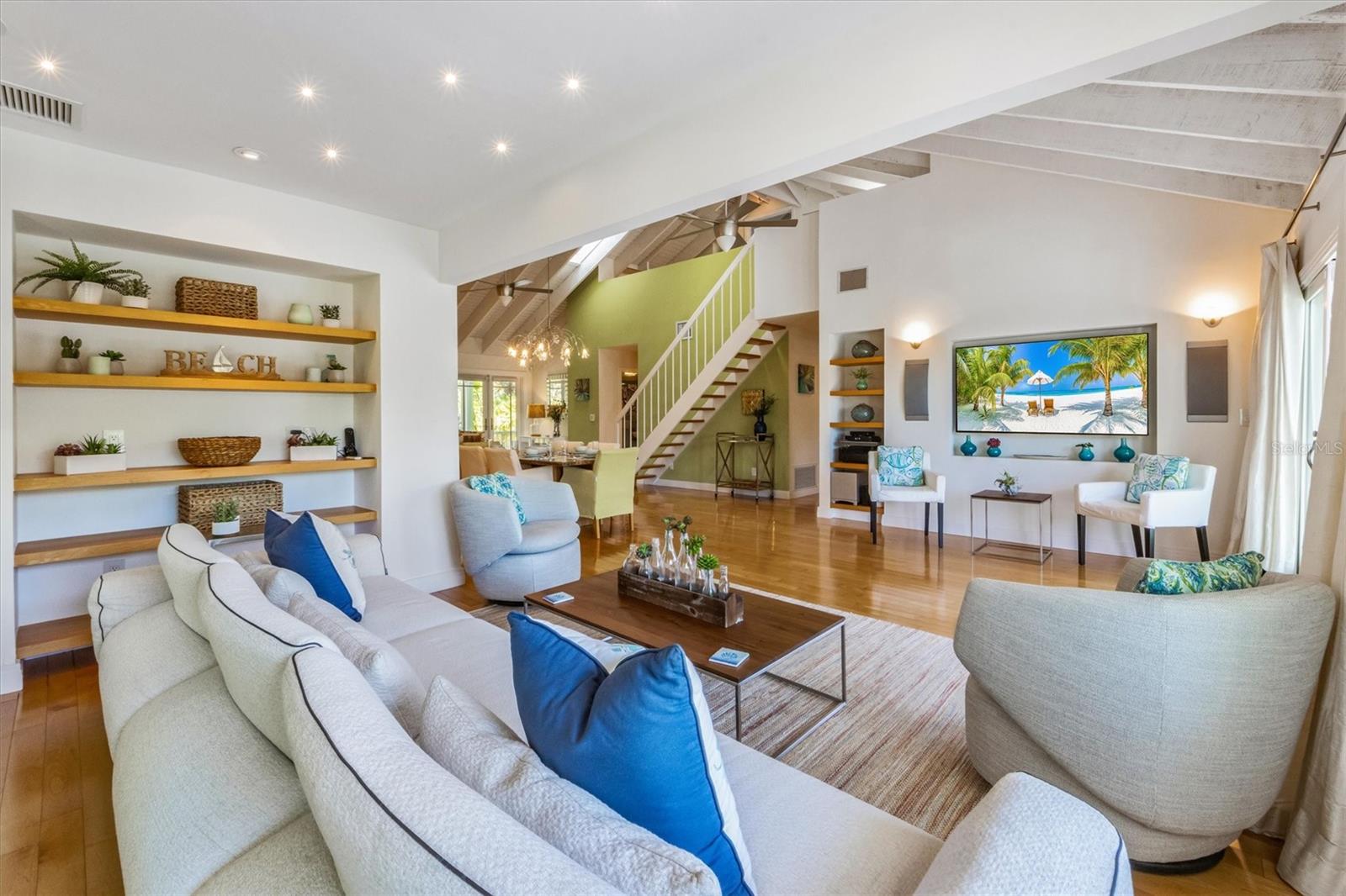 ISLAND CEDARS - Residential