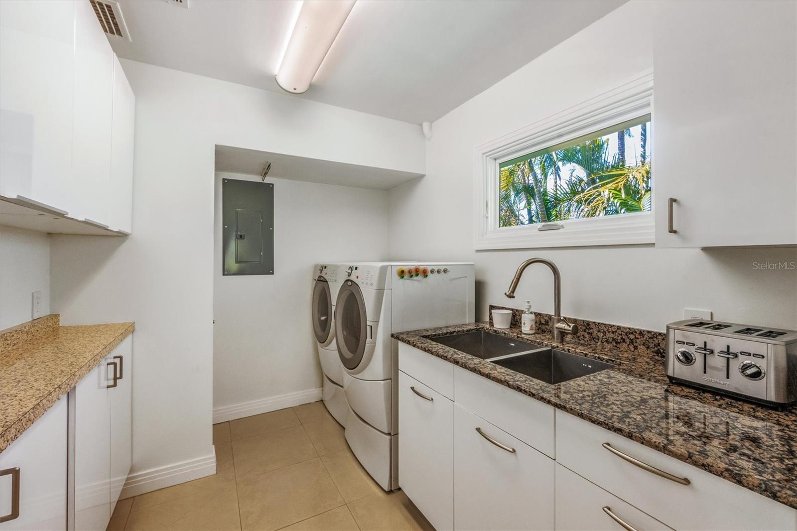 ISLAND CEDARS - Residential