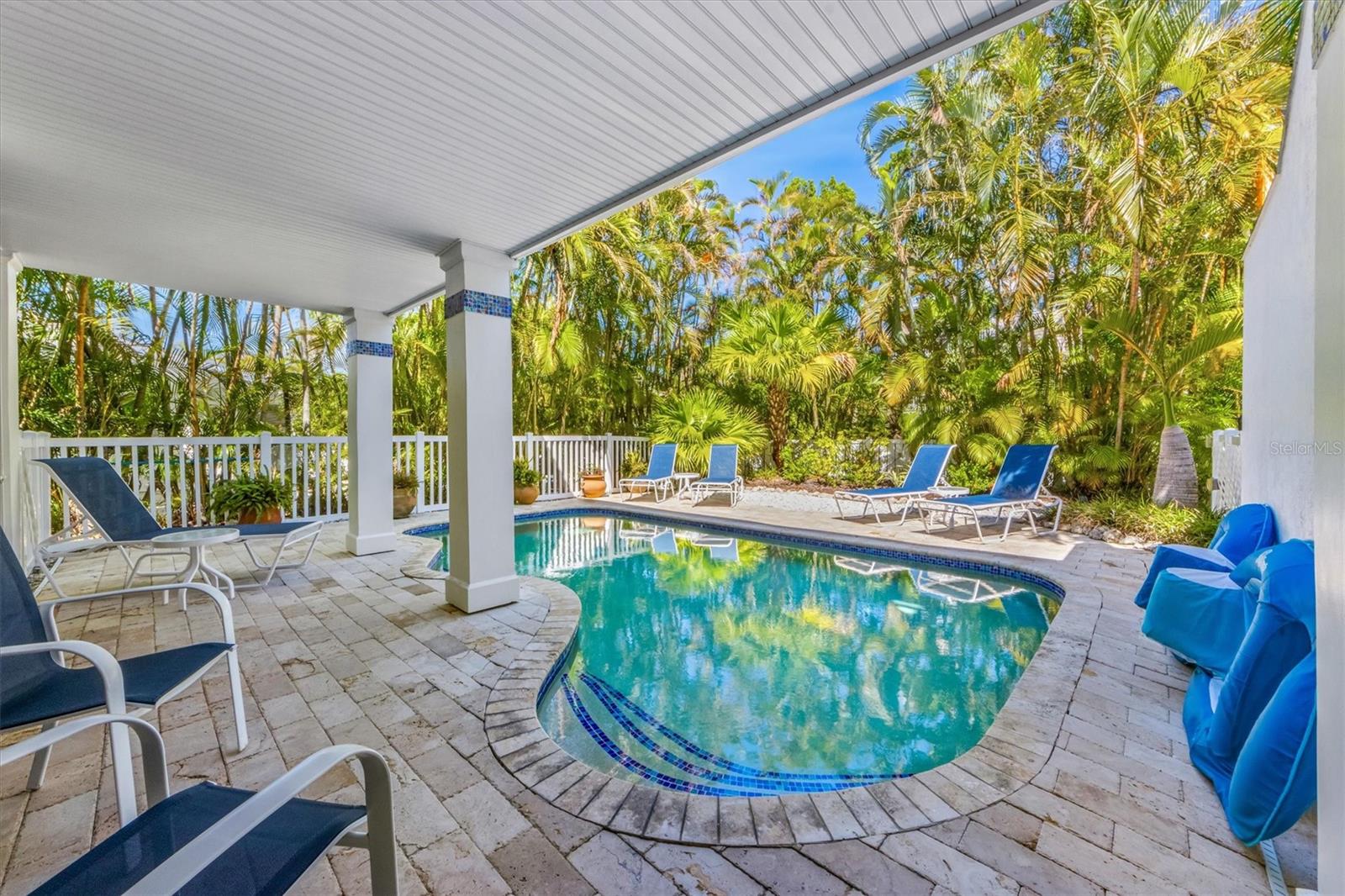 ISLAND CEDARS - Residential