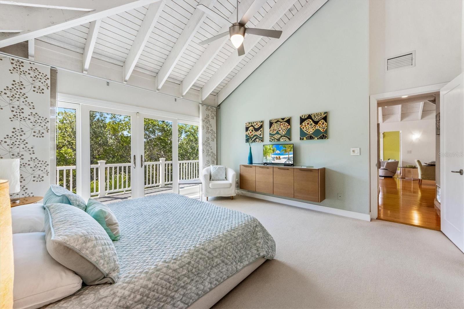 ISLAND CEDARS - Residential