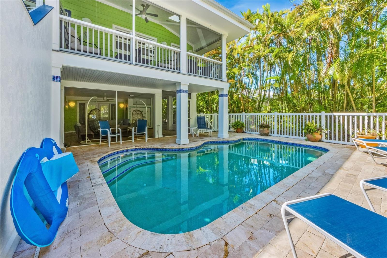 ISLAND CEDARS - Residential