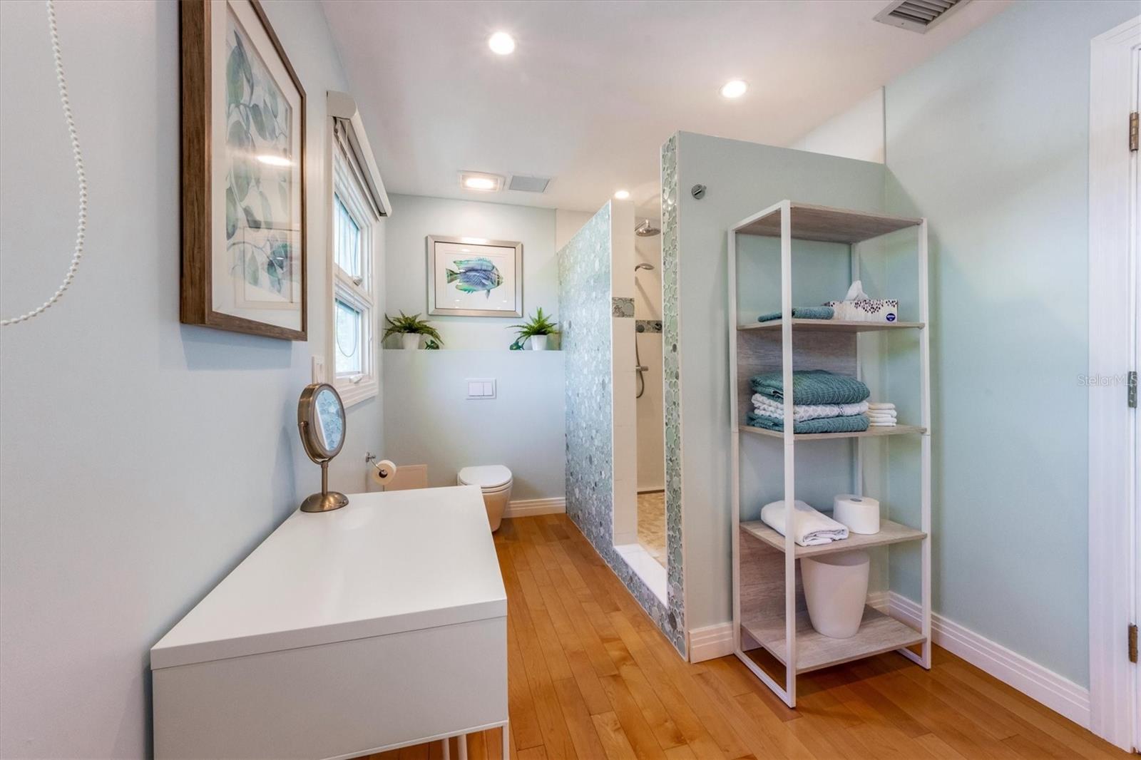 ISLAND CEDARS - Residential