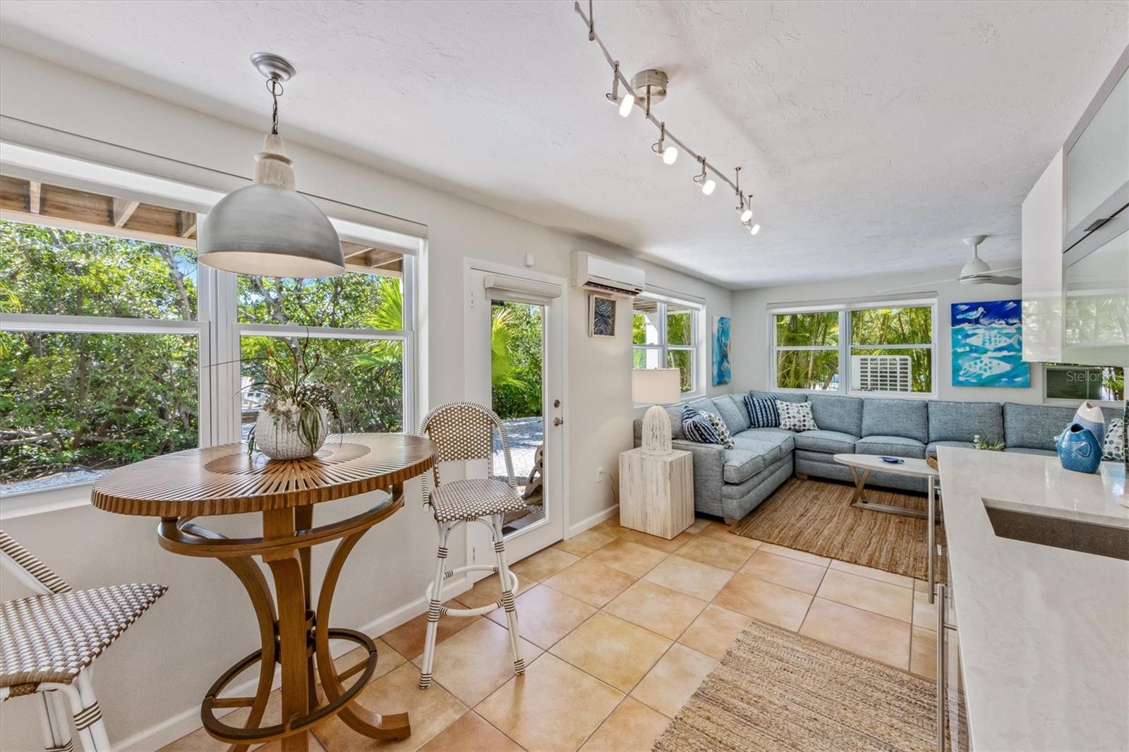 ISLAND CEDARS - Residential