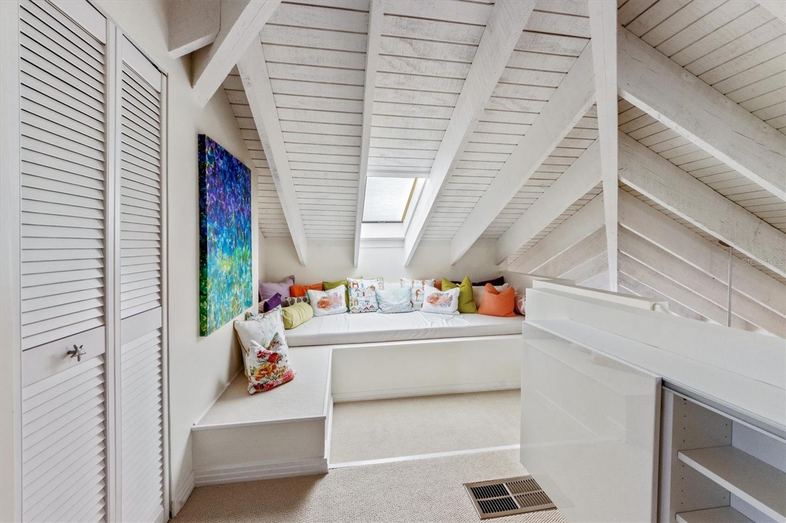 ISLAND CEDARS - Residential