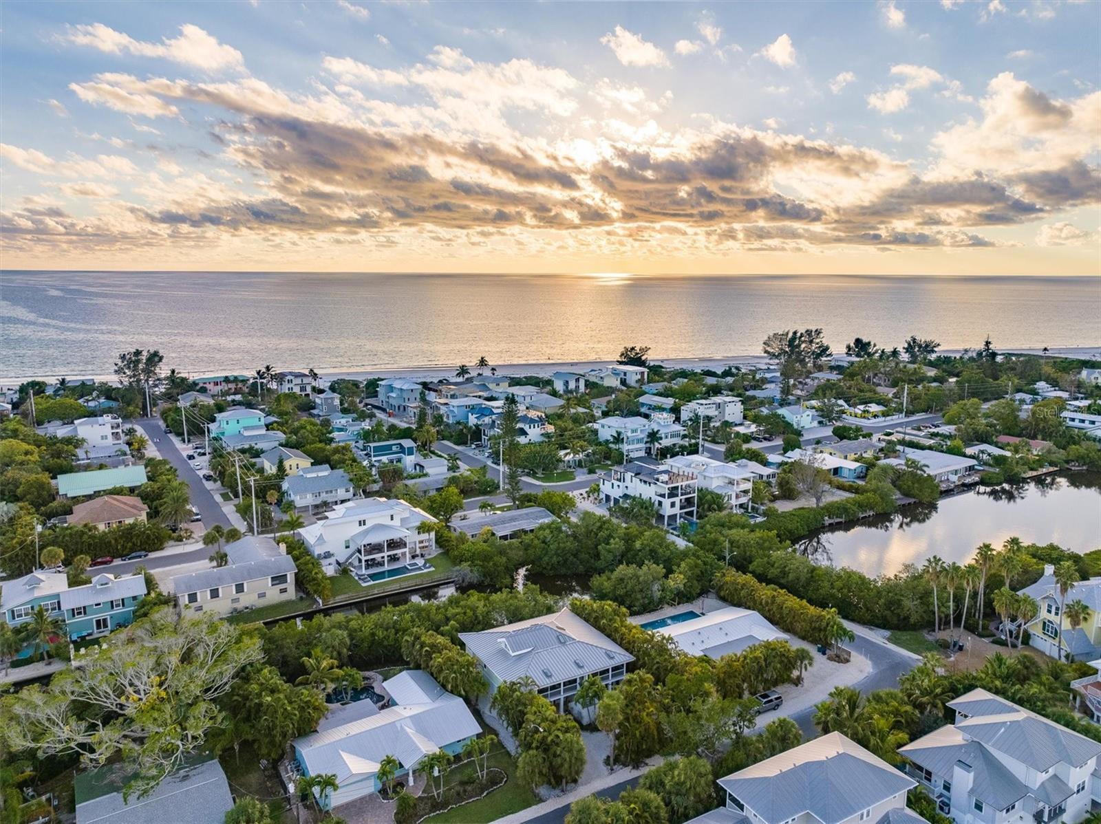 ISLAND CEDARS - Residential