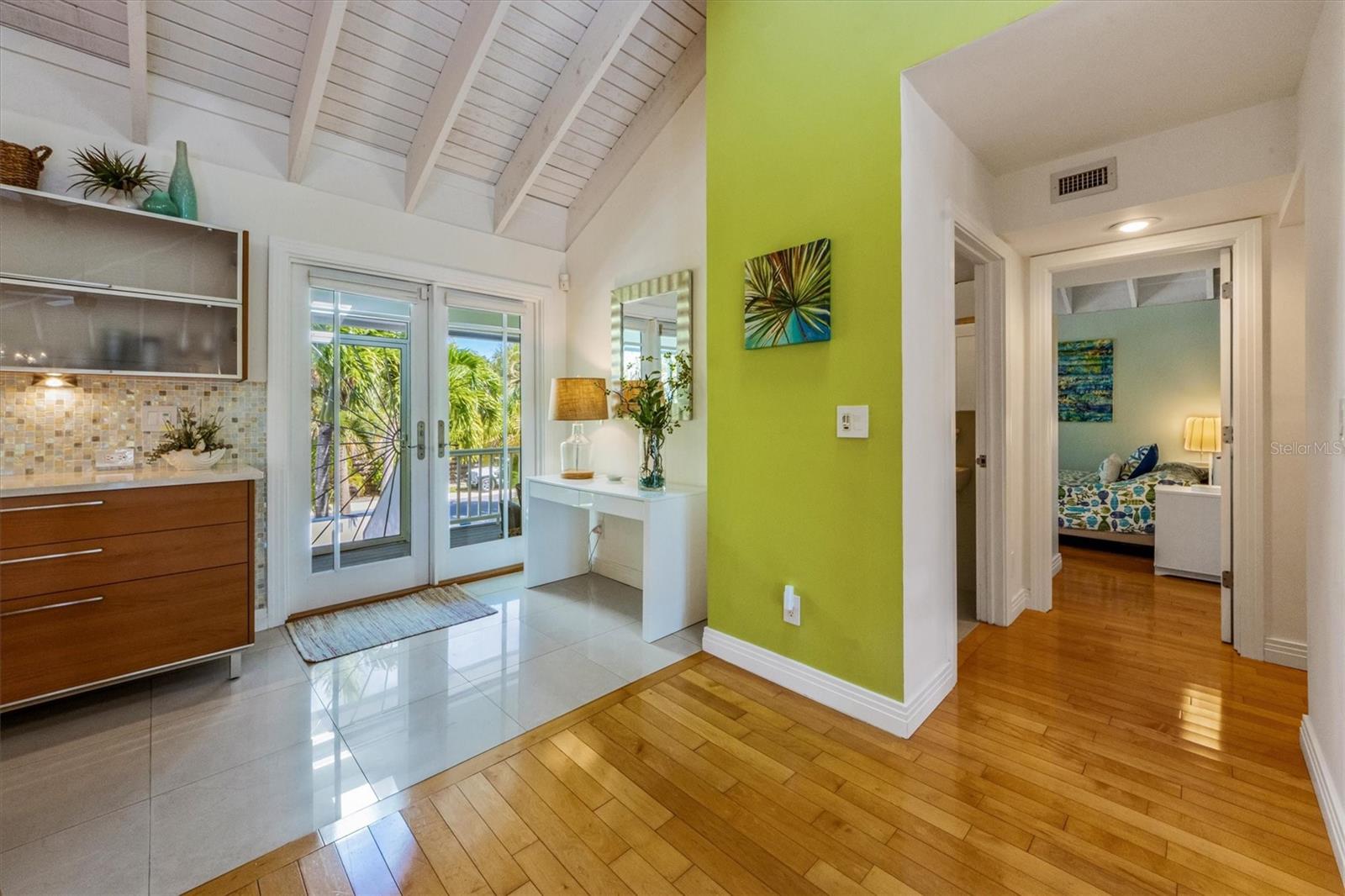 ISLAND CEDARS - Residential