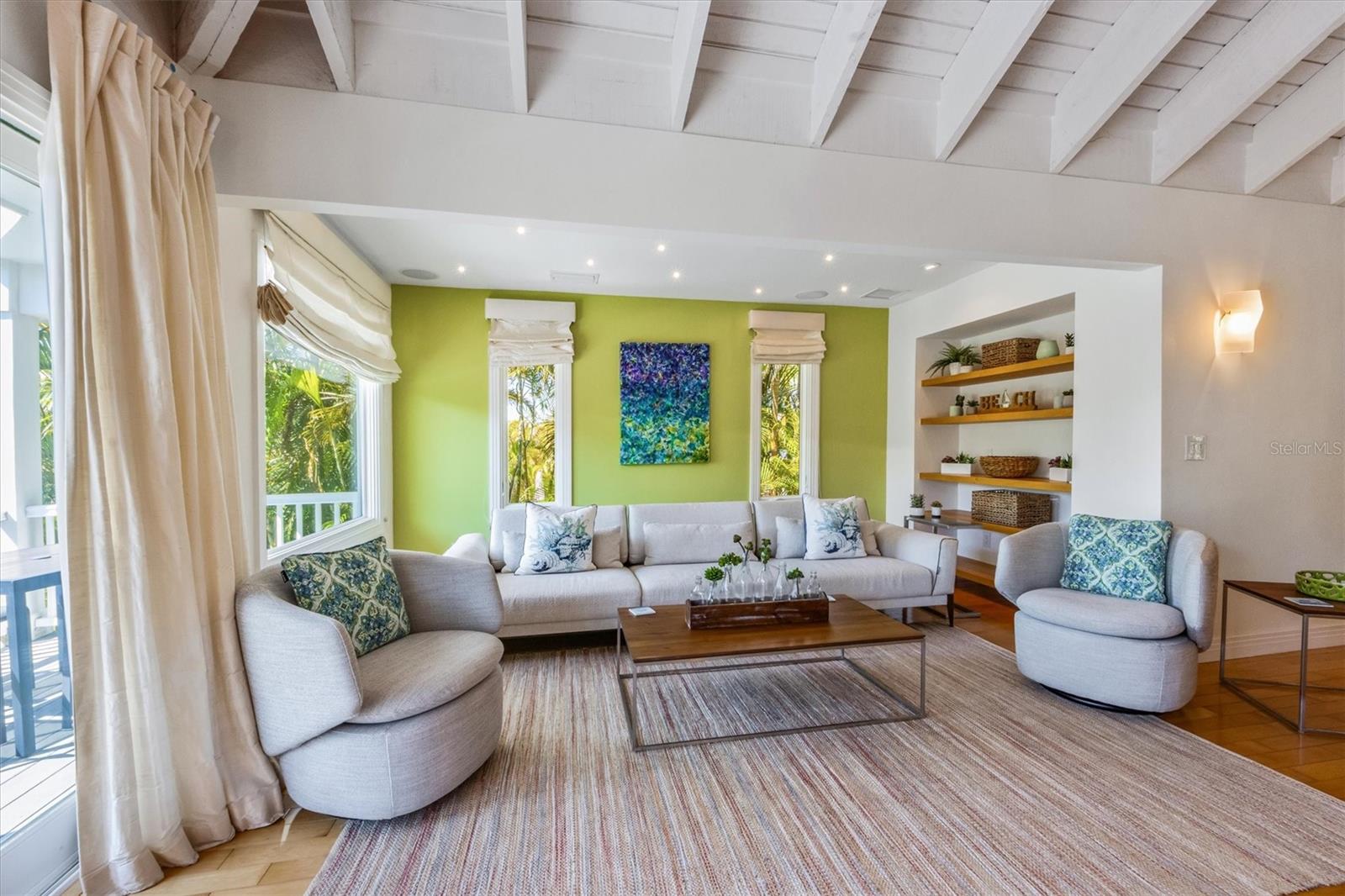 ISLAND CEDARS - Residential