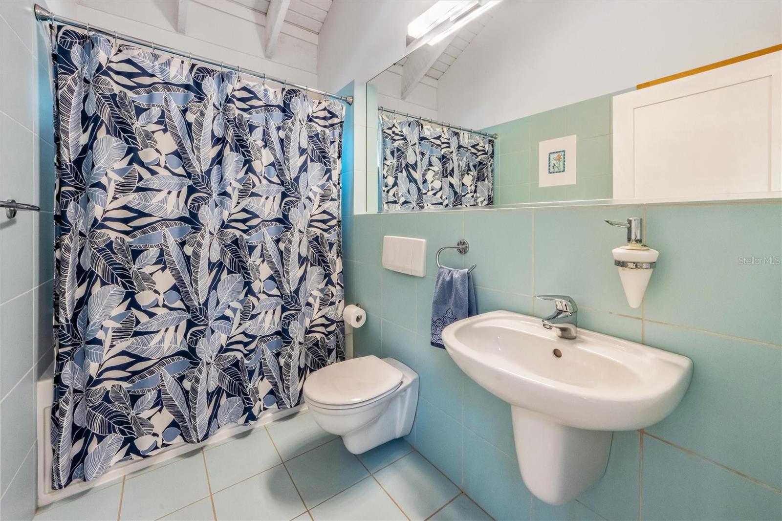 ISLAND CEDARS - Residential