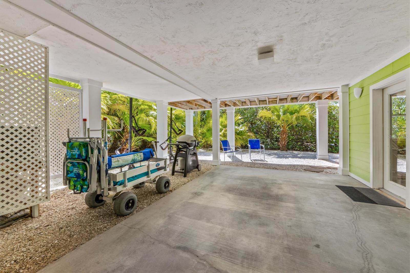 ISLAND CEDARS - Residential