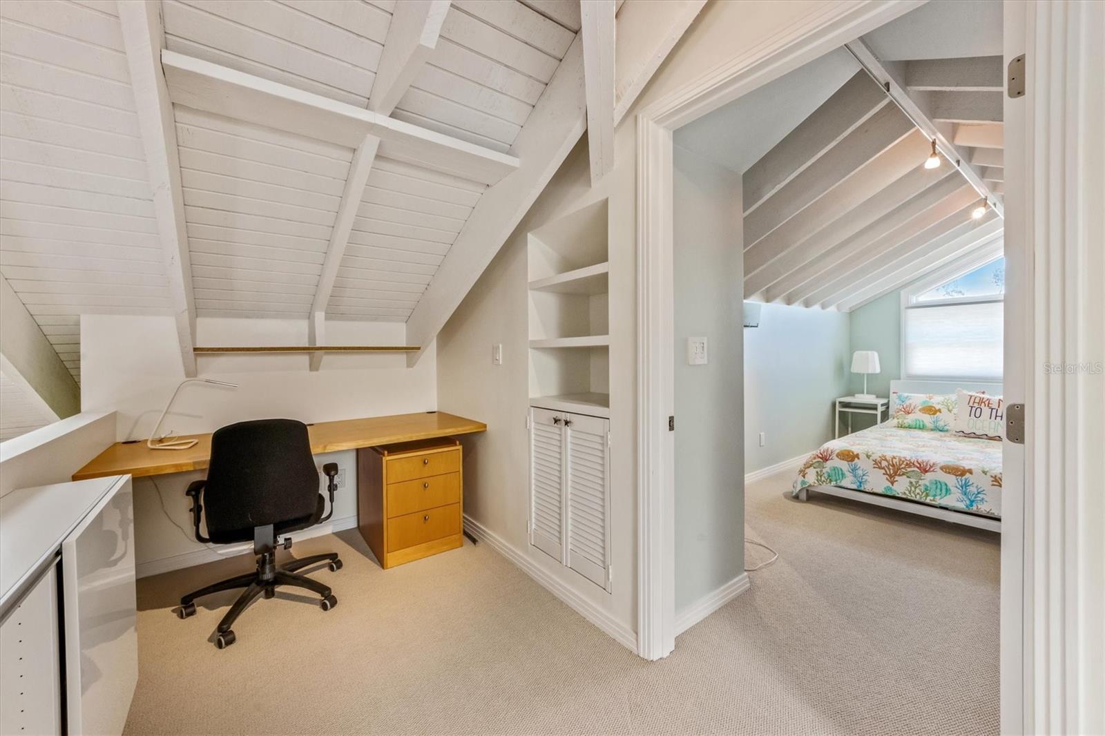 ISLAND CEDARS - Residential